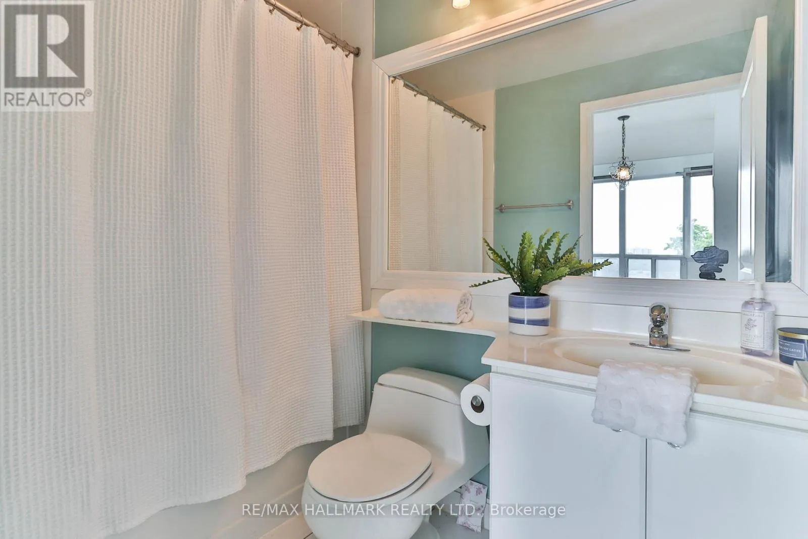 511 - 80 ABSOLUTE AVENUE