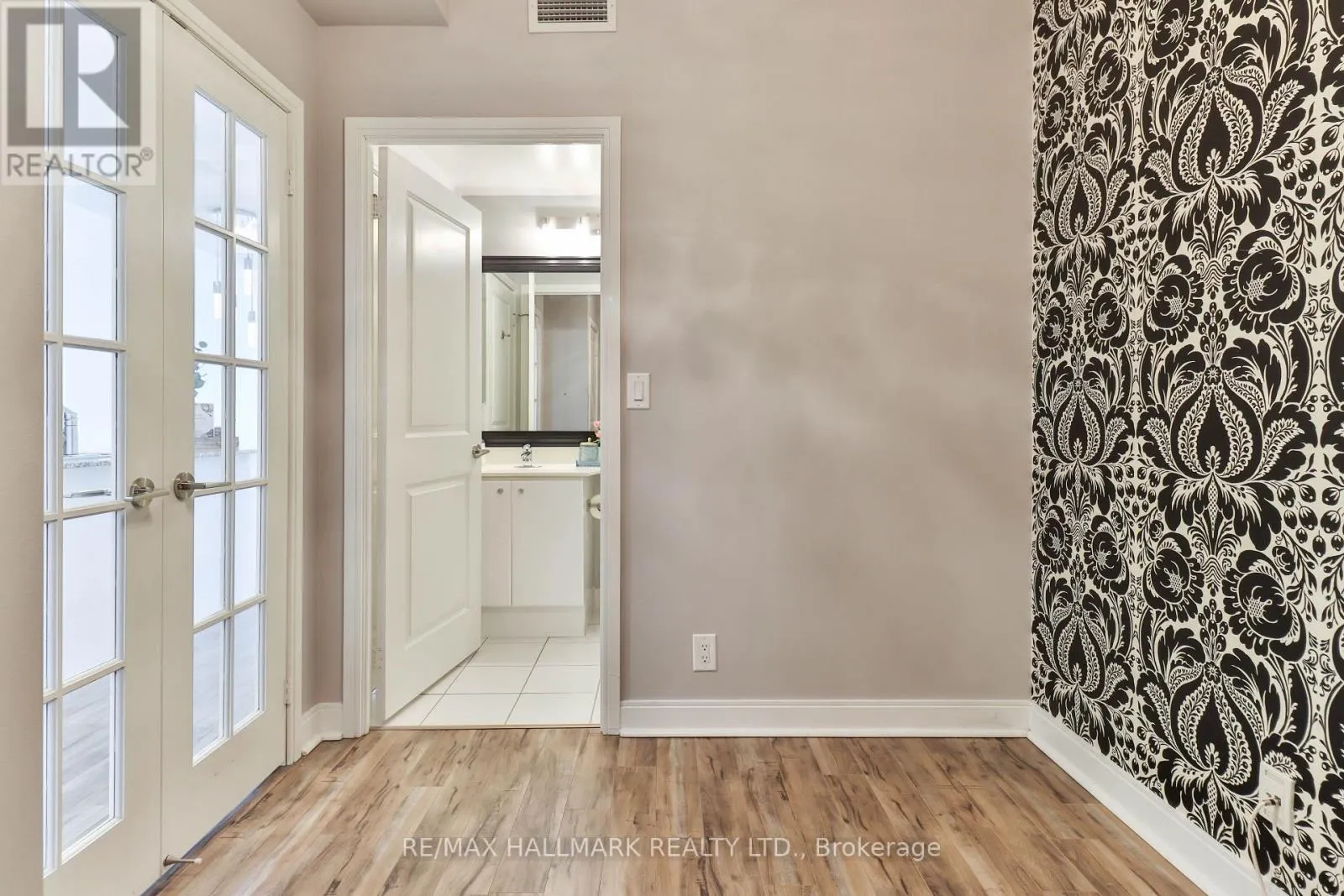 511 - 80 ABSOLUTE AVENUE