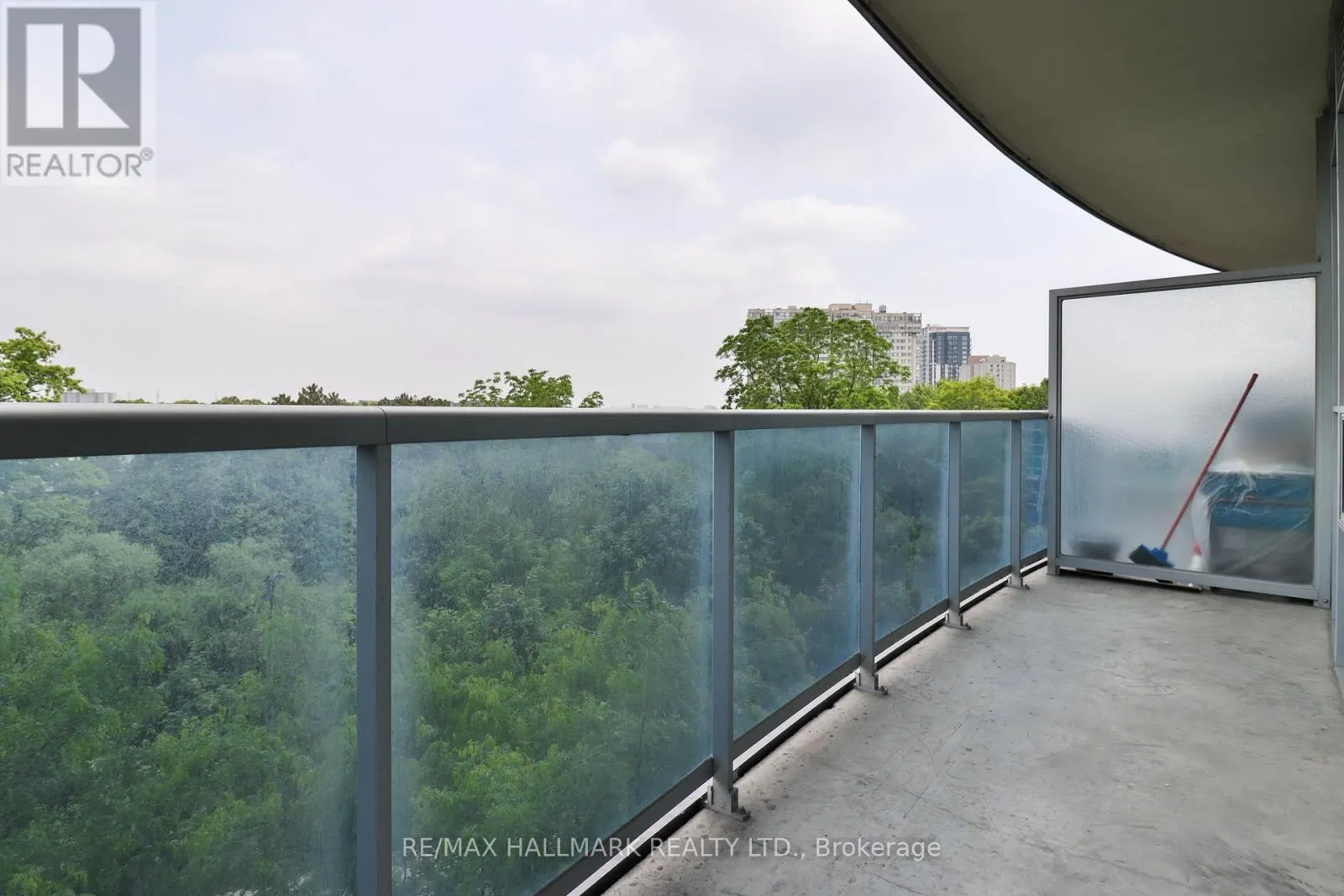 511 - 80 ABSOLUTE AVENUE