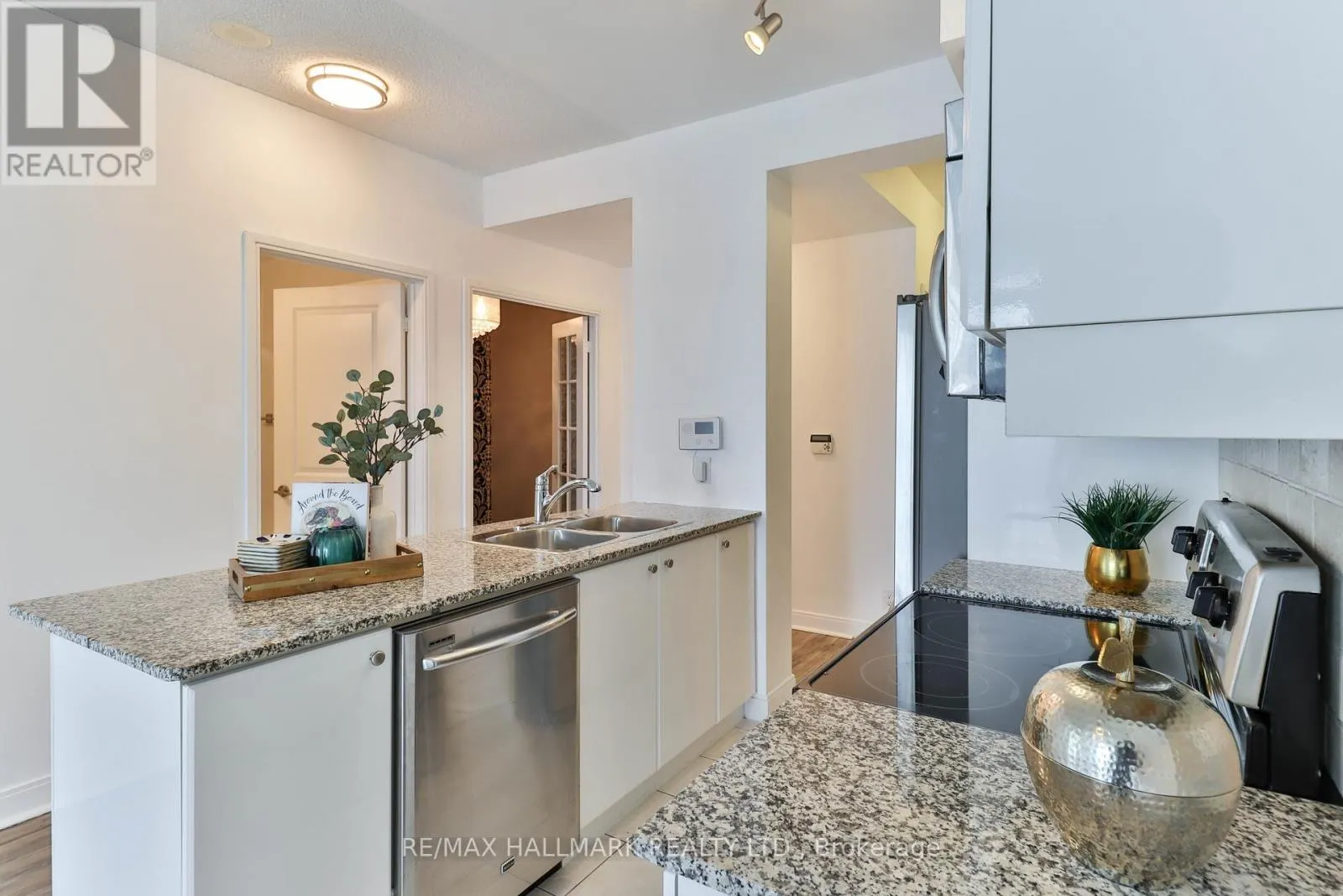 511 - 80 ABSOLUTE AVENUE