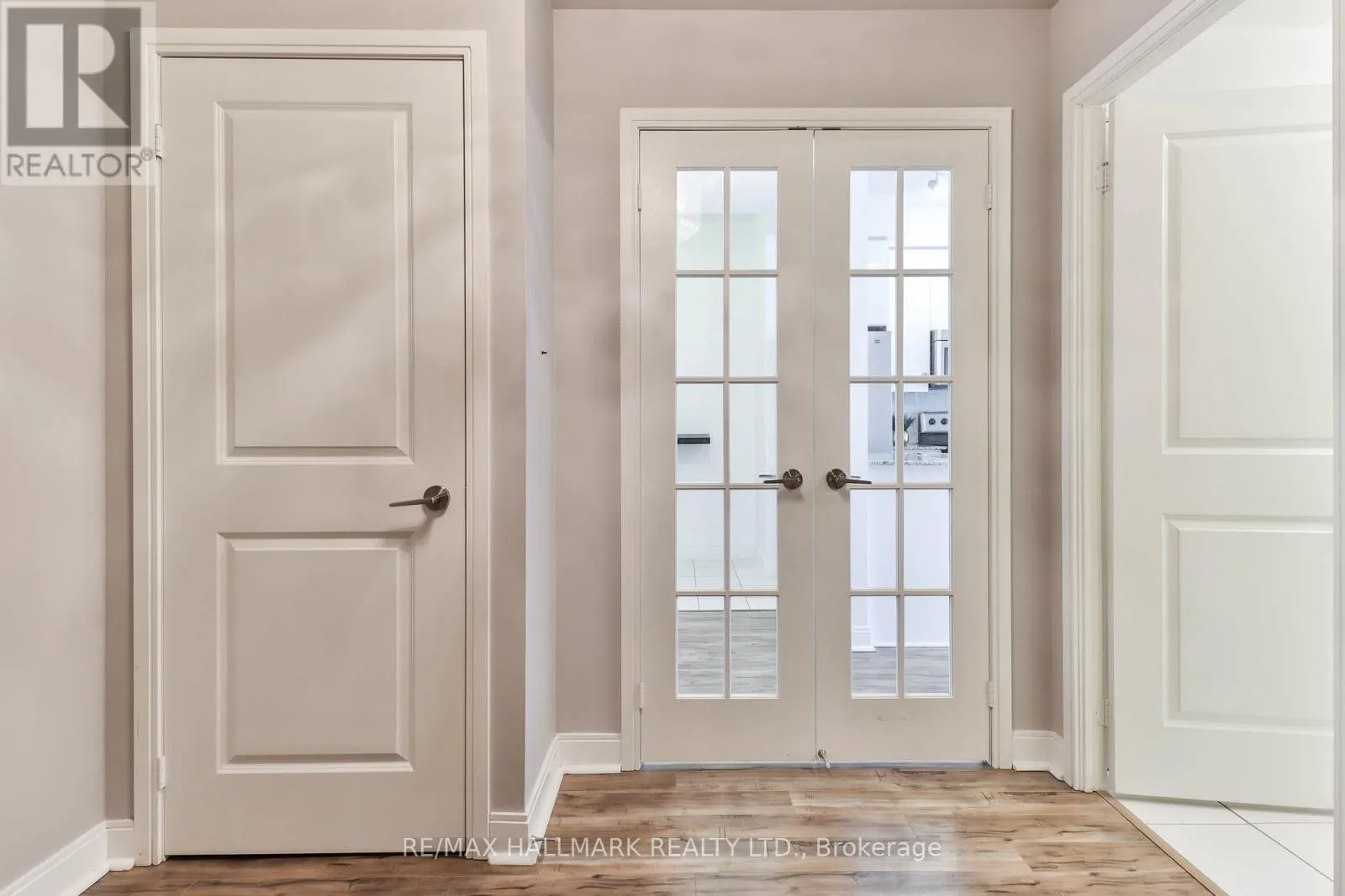 511 - 80 ABSOLUTE AVENUE