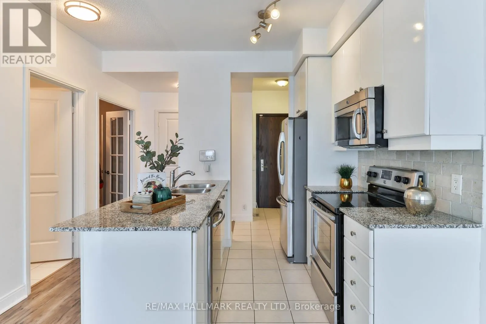 511 - 80 ABSOLUTE AVENUE