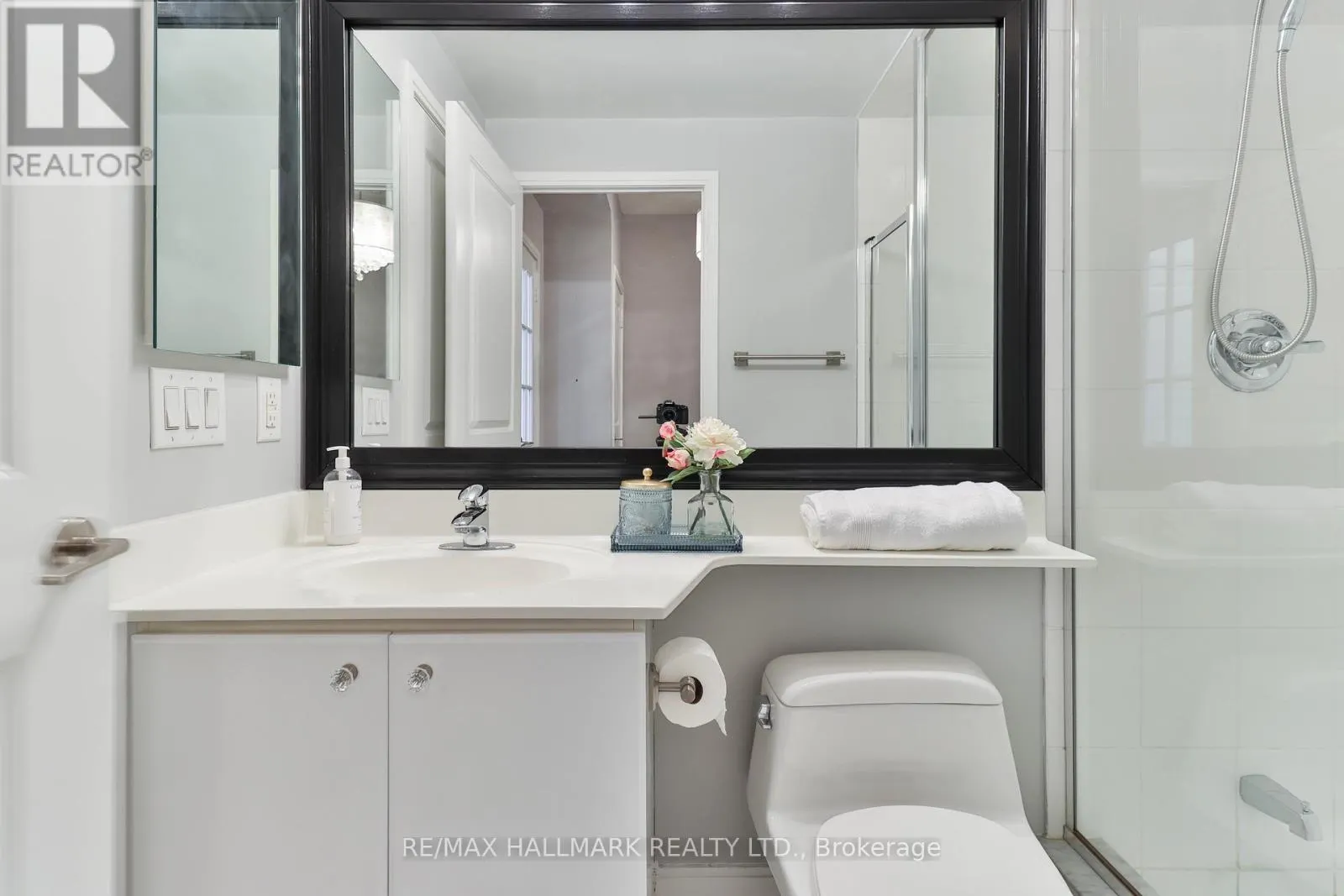 511 - 80 ABSOLUTE AVENUE