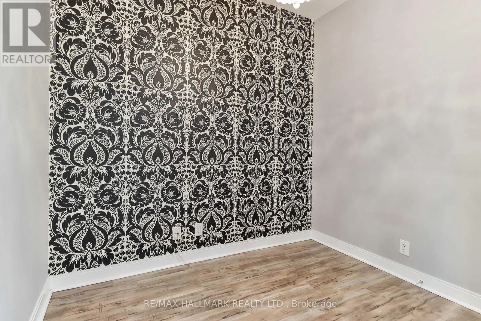 511 - 80 ABSOLUTE AVENUE