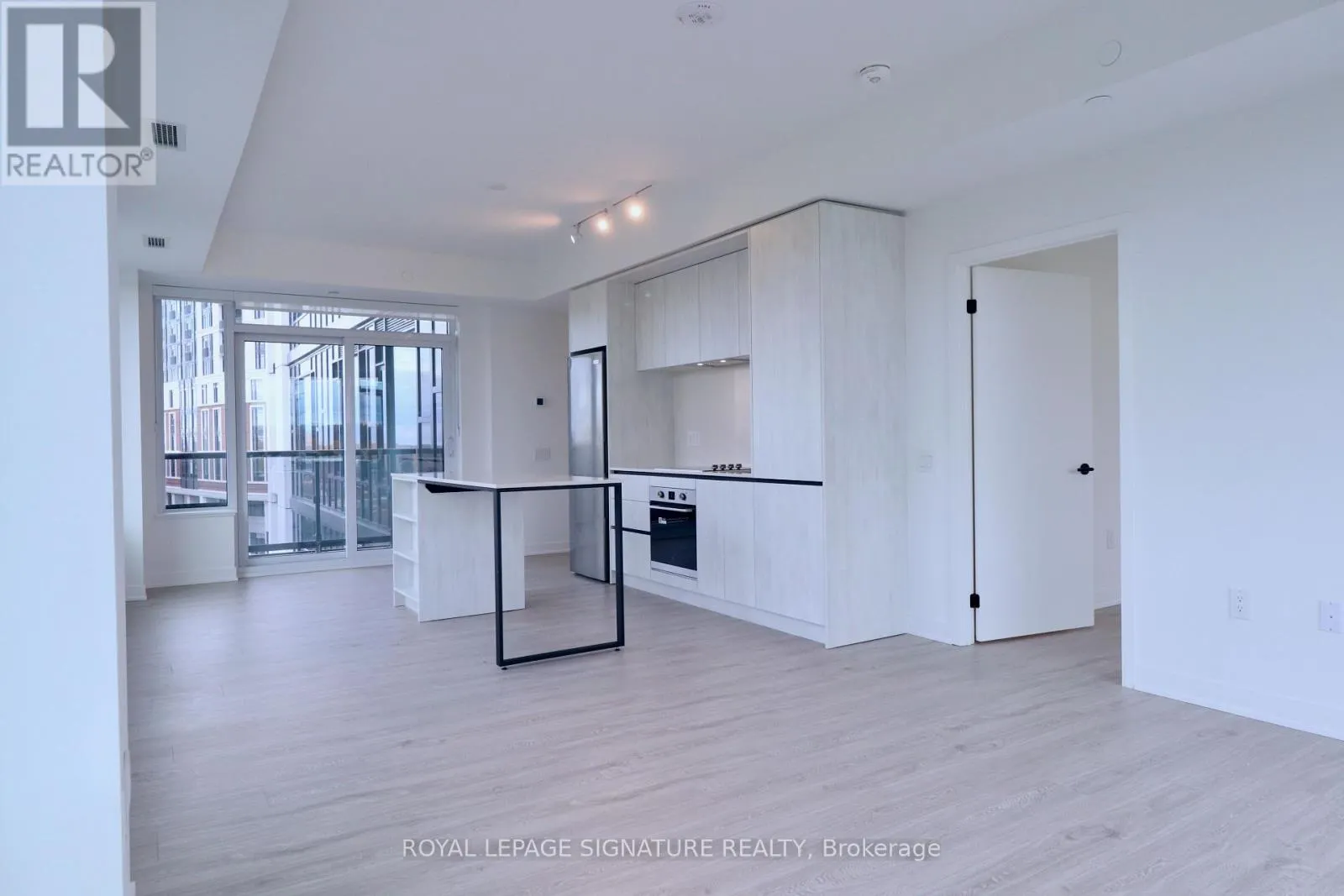 414 - 2495 EGLINTON AVENUE W