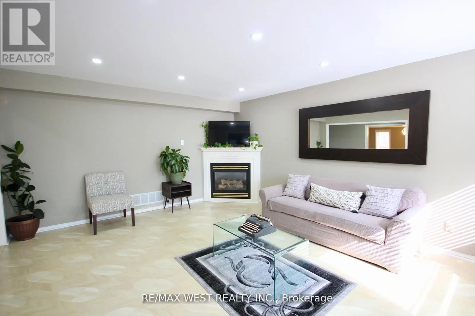 7374 BLACK WALNUT TRAIL