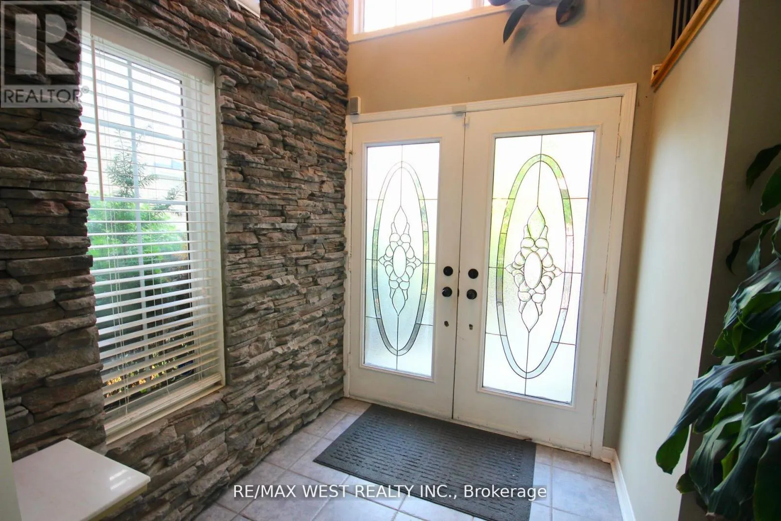 7374 BLACK WALNUT TRAIL