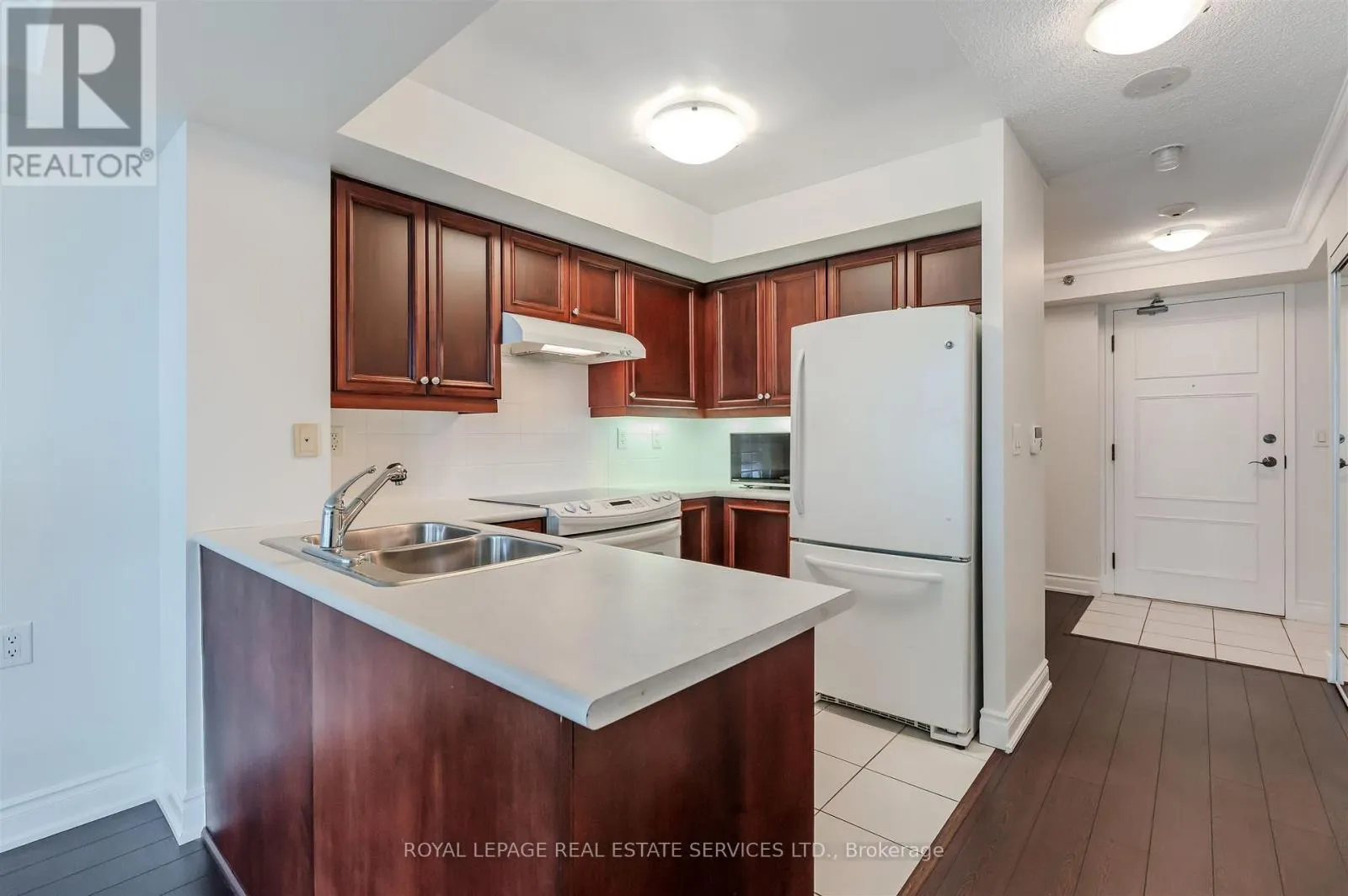 1109 - 3 MARINE PARADE DRIVE