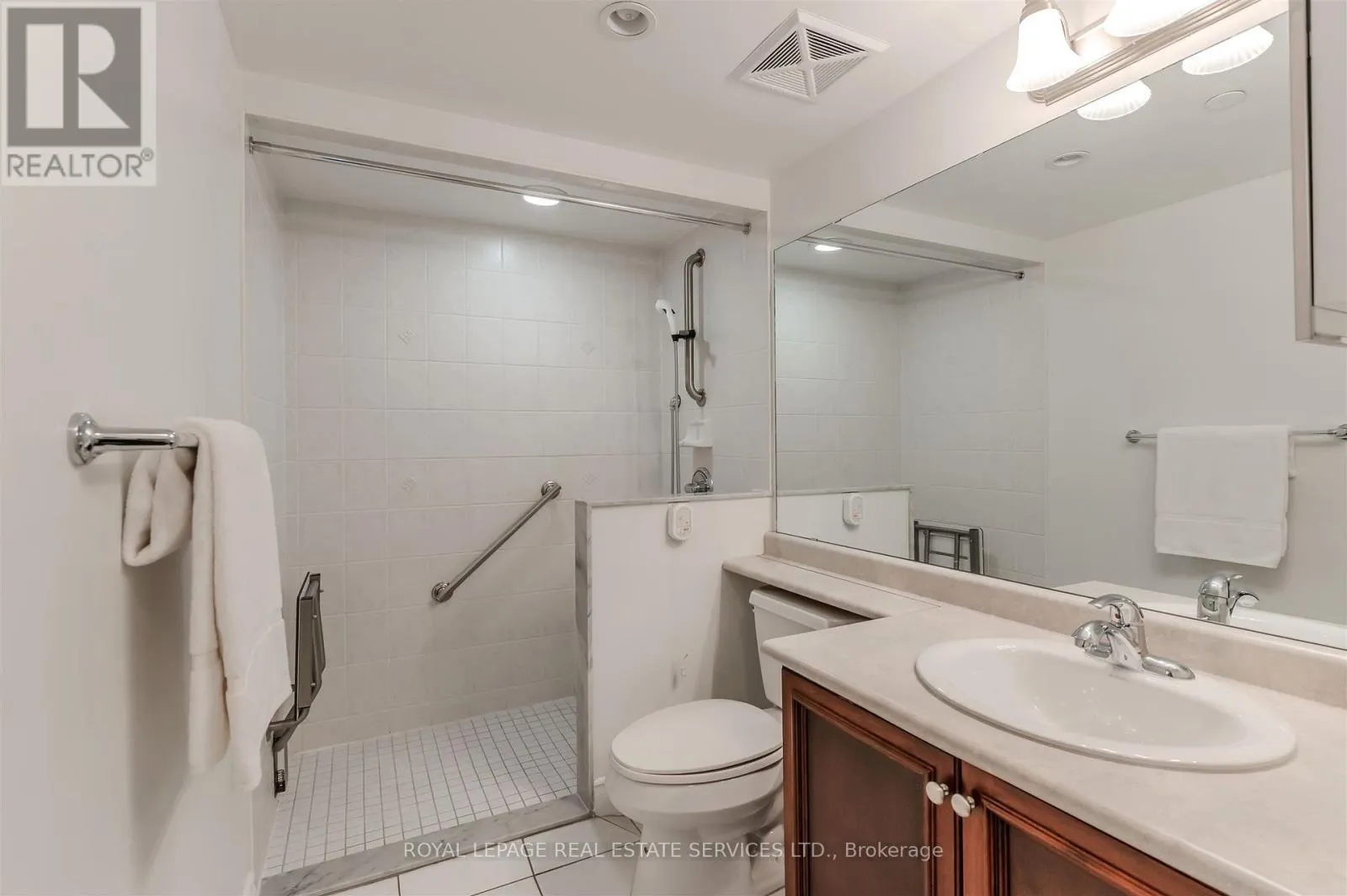 1109 - 3 MARINE PARADE DRIVE