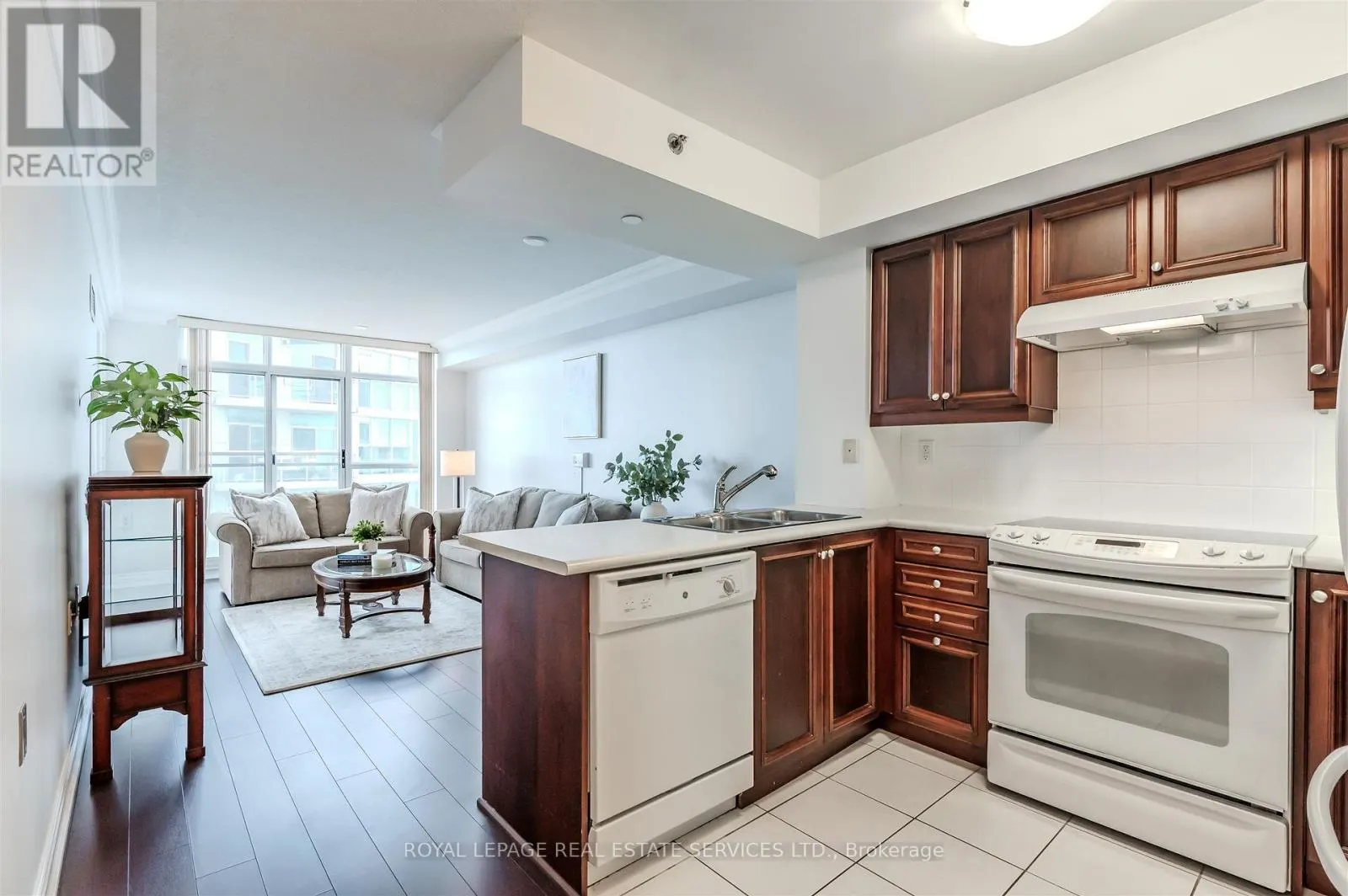 1109 - 3 MARINE PARADE DRIVE