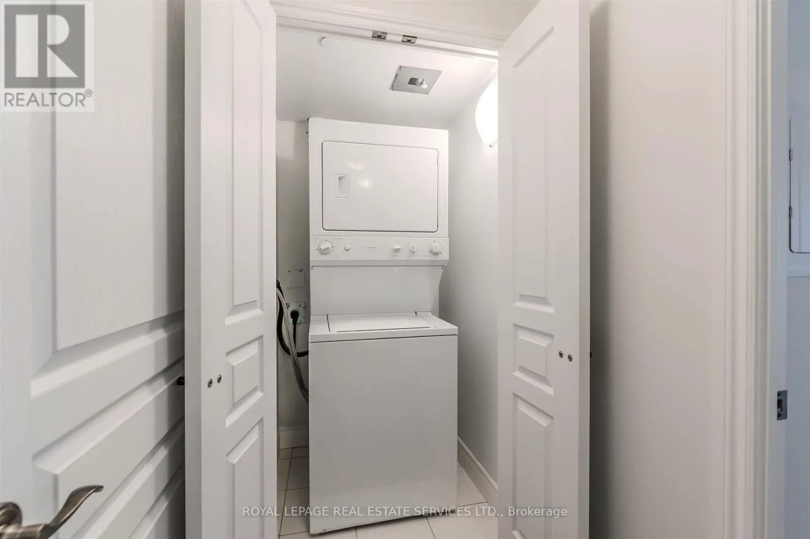 1109 - 3 MARINE PARADE DRIVE