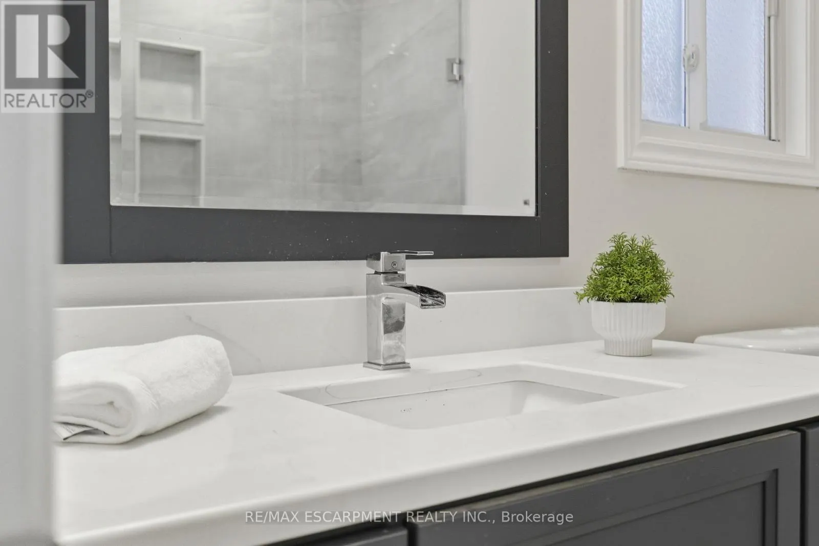 48 - 5255 LAKESHORE ROAD