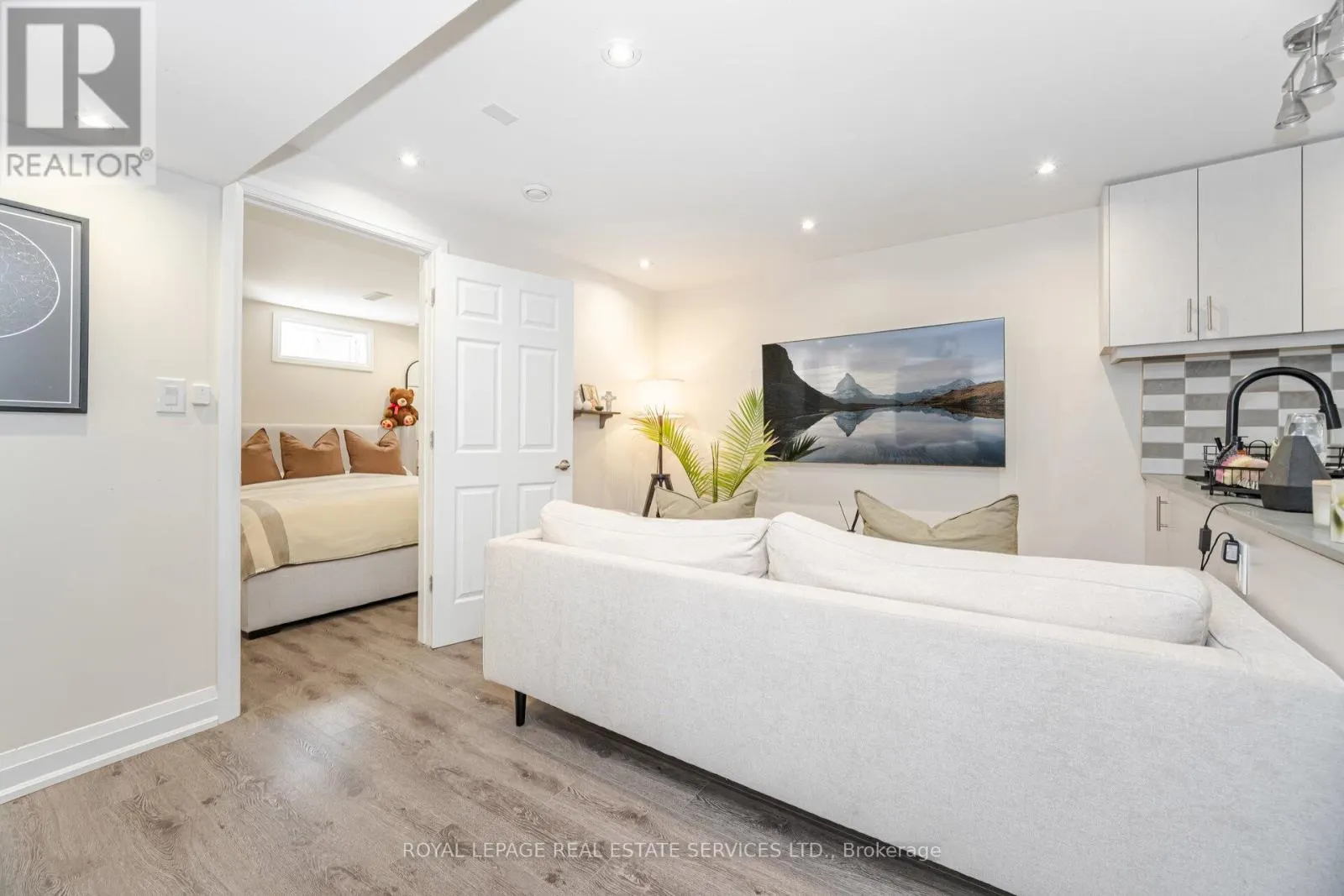 52 WILDBERRY CRESCENT