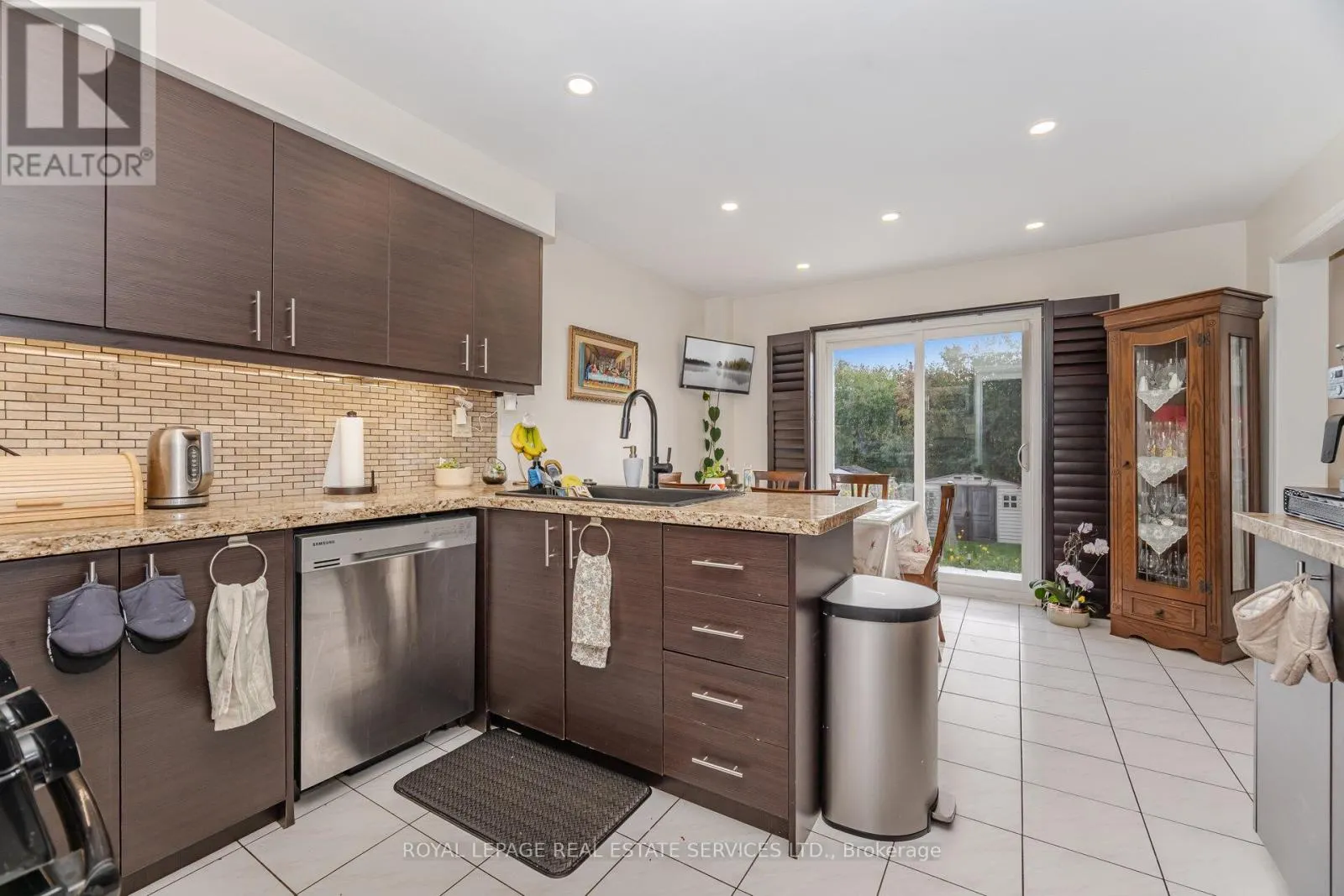 52 WILDBERRY CRESCENT