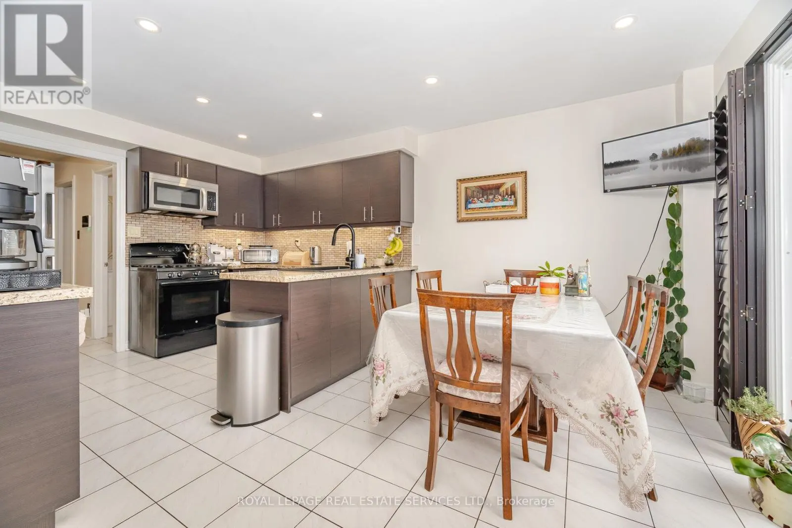 52 WILDBERRY CRESCENT