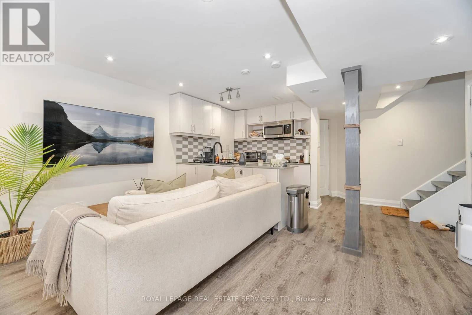 52 WILDBERRY CRESCENT