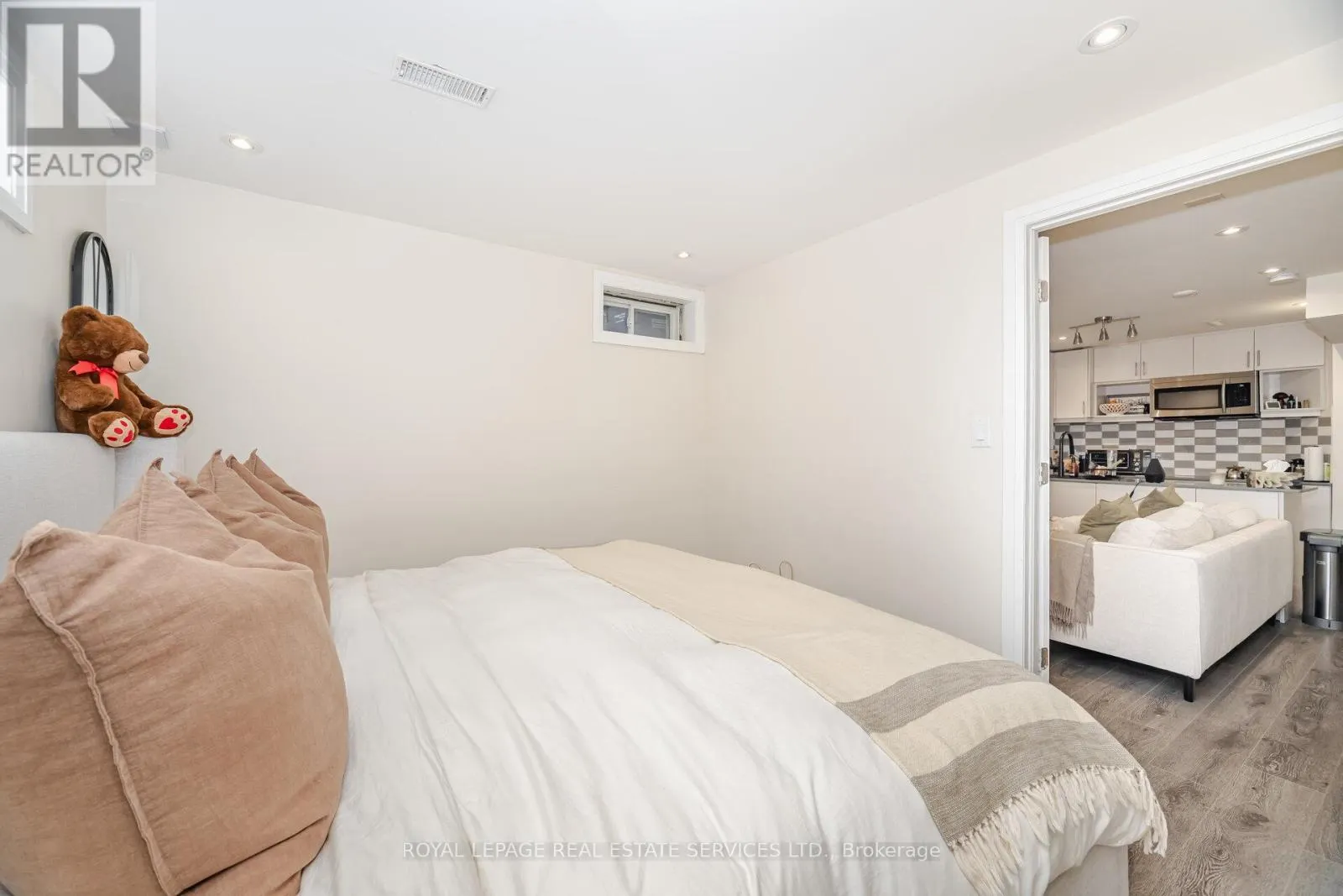 52 WILDBERRY CRESCENT