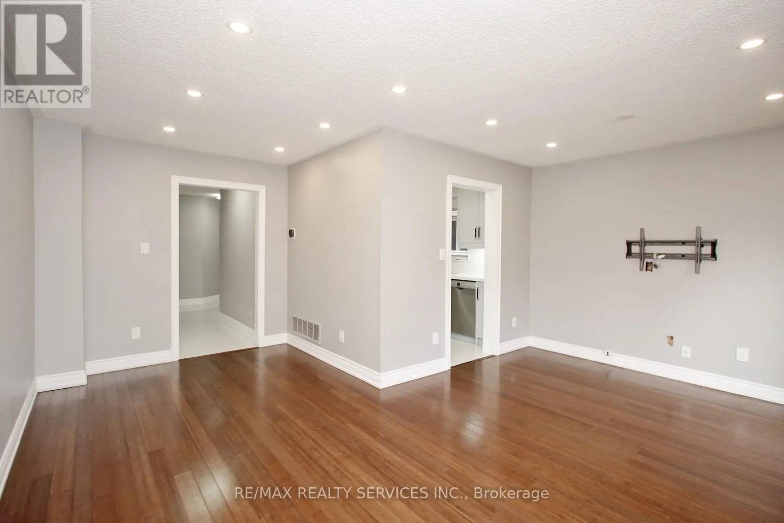 5606 COSMIC CRESCENT