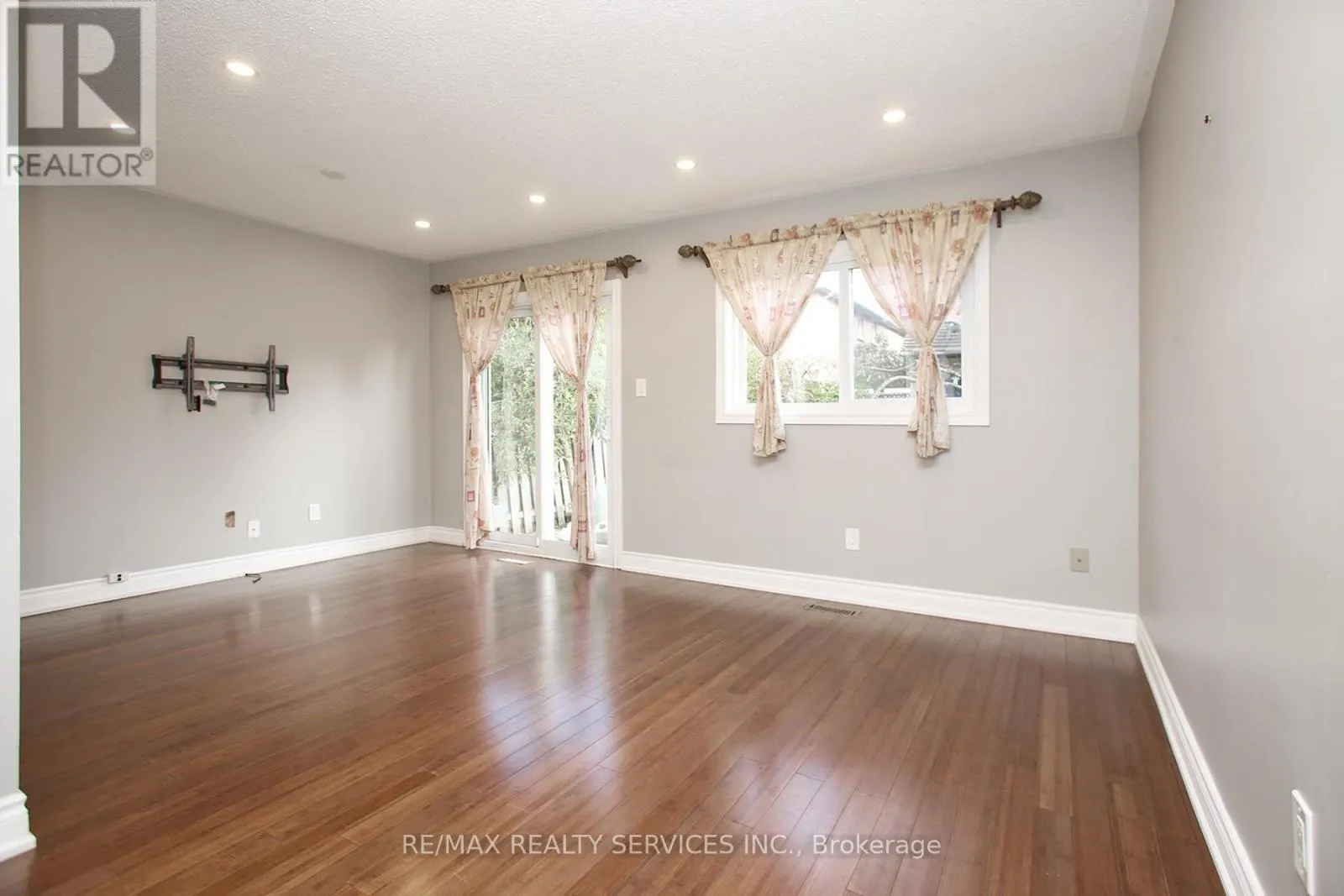 5606 COSMIC CRESCENT