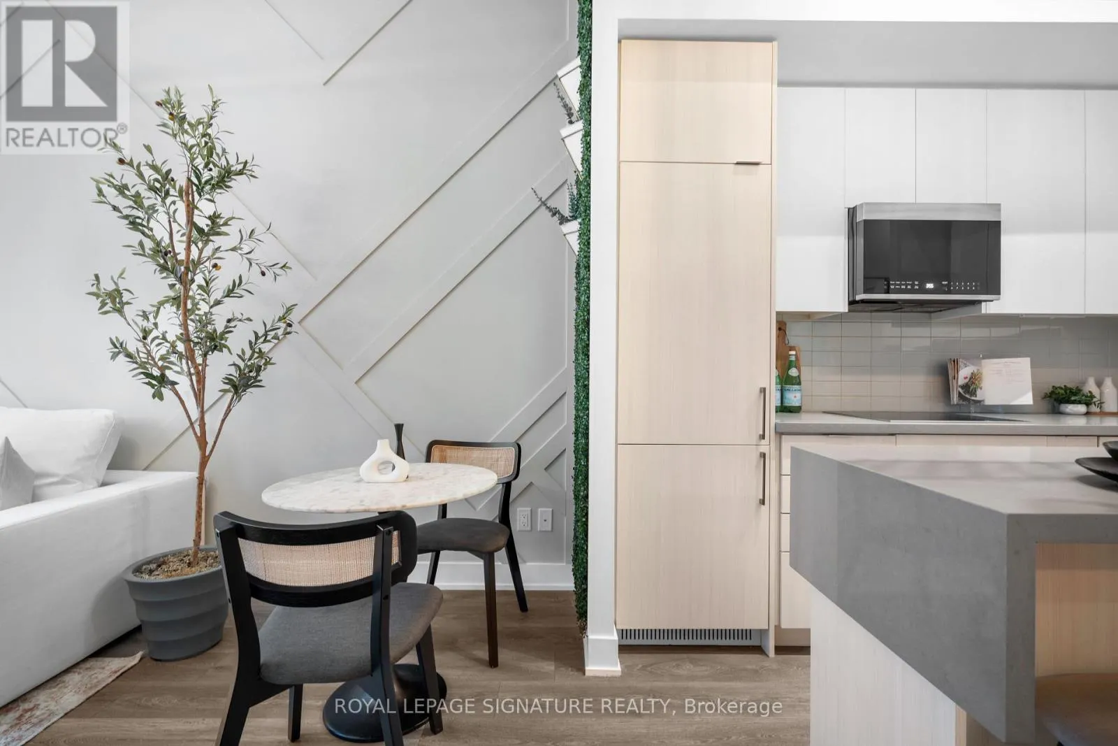 367 - 2481 TAUNTON ROAD