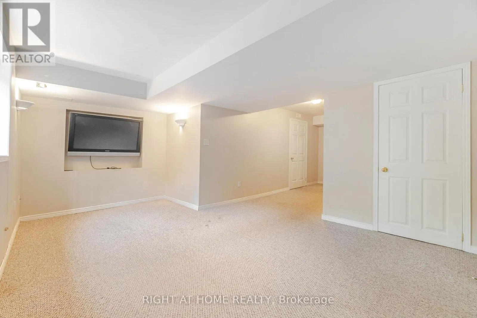 2499 SCOTCH PINE DRIVE