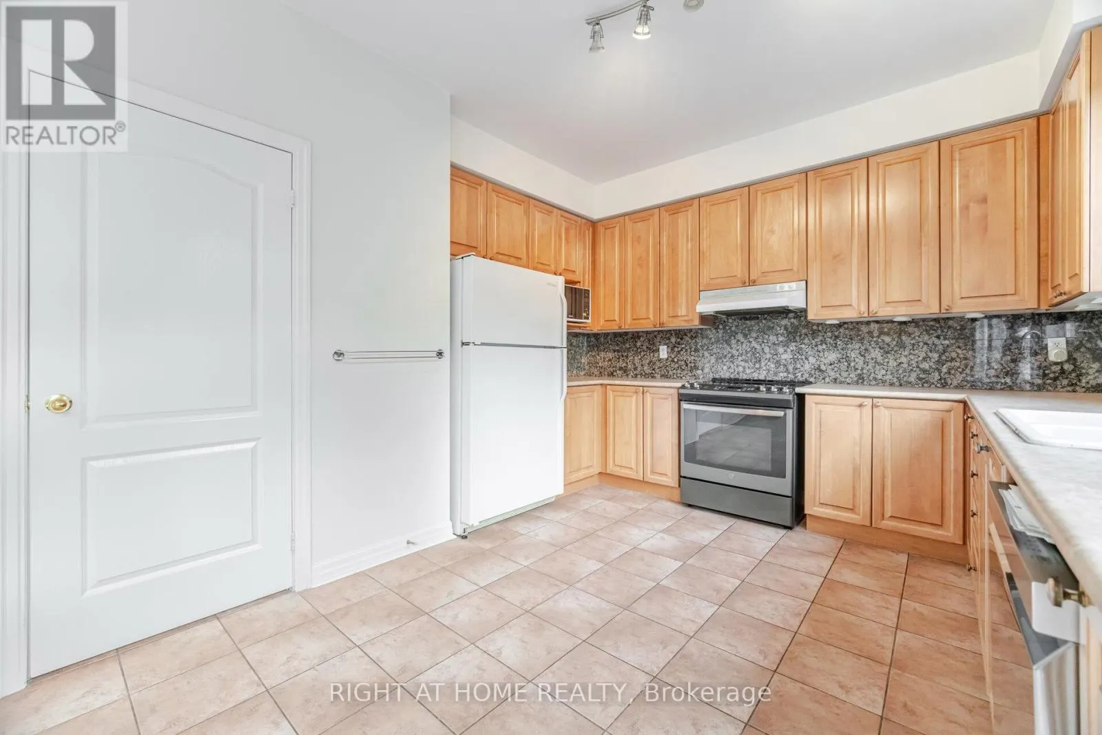 2499 SCOTCH PINE DRIVE