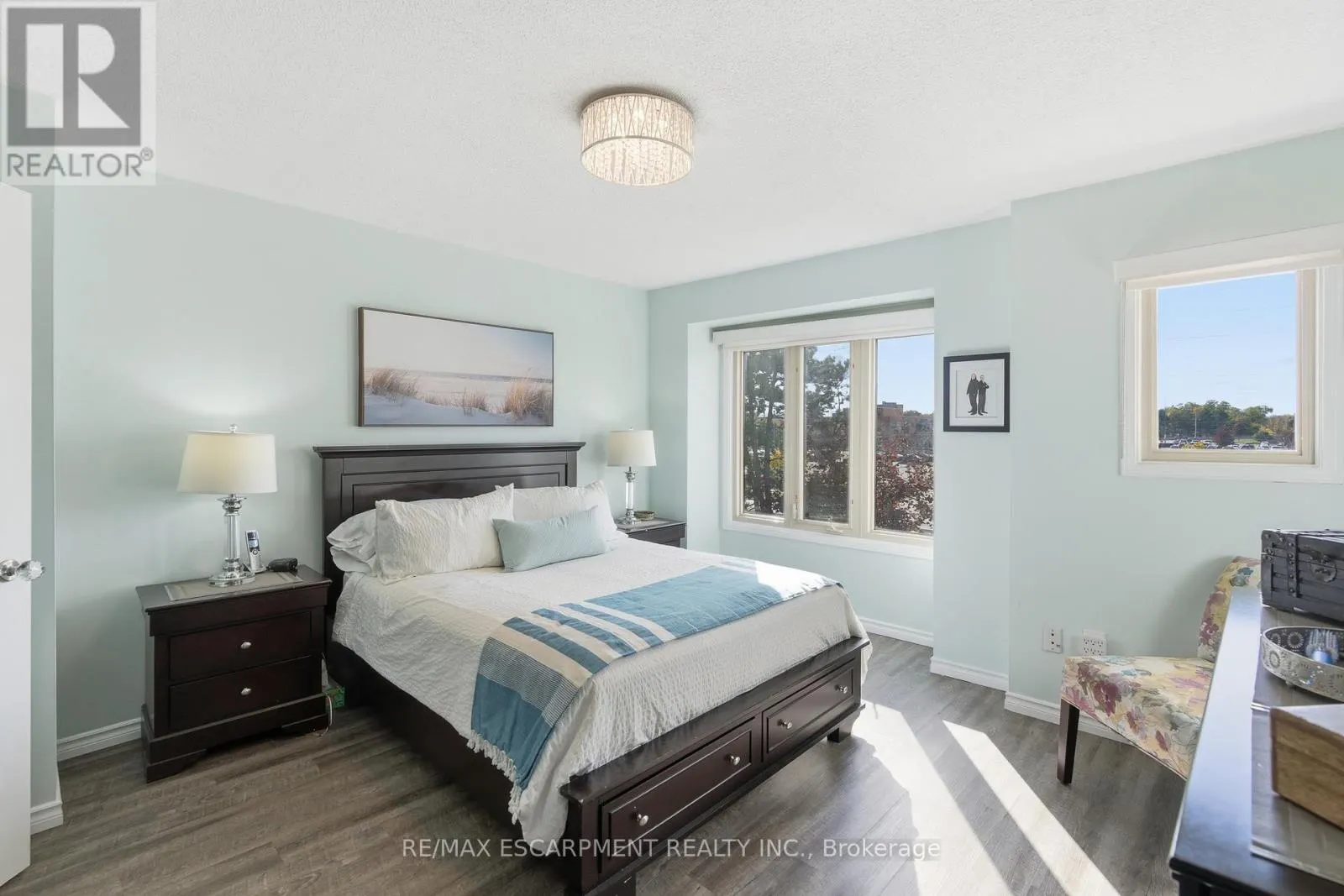 537 - 895 MAPLE AVENUE