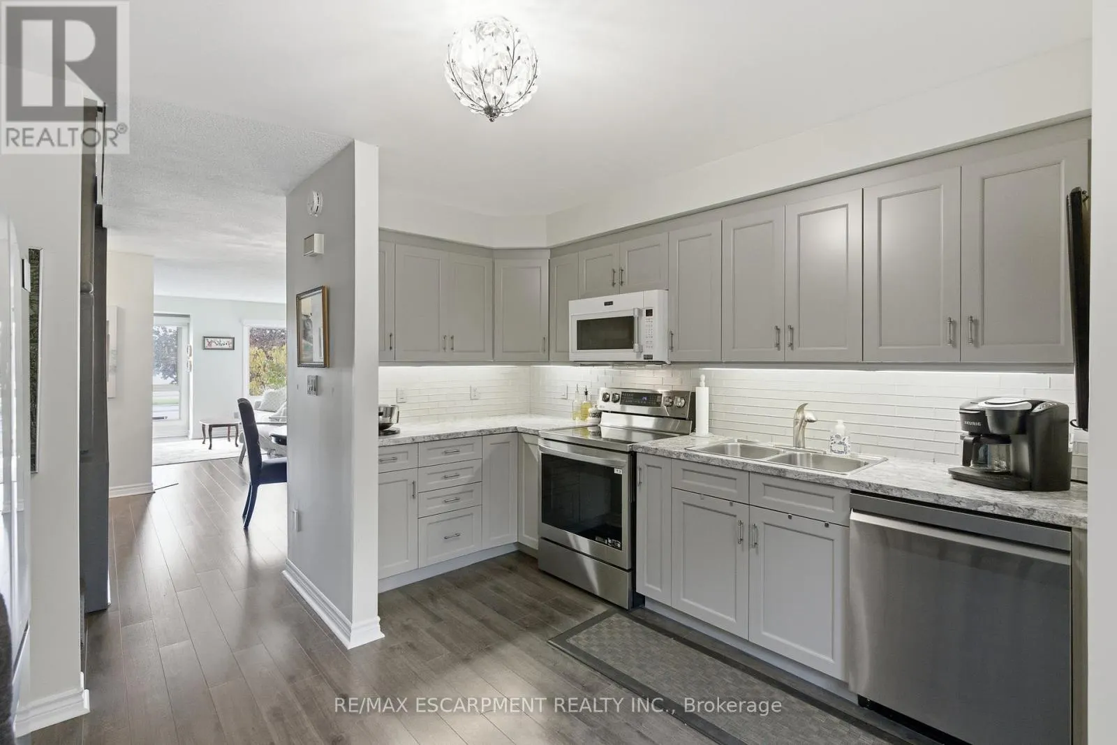 537 - 895 MAPLE AVENUE