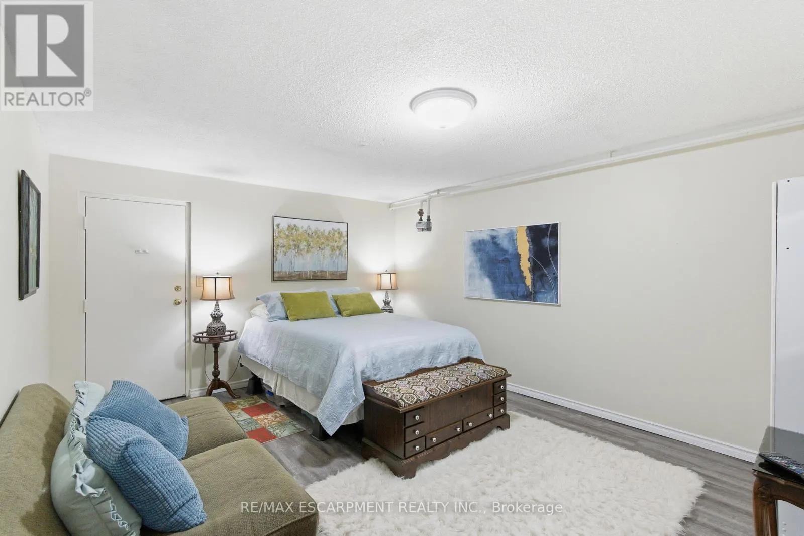 537 - 895 MAPLE AVENUE