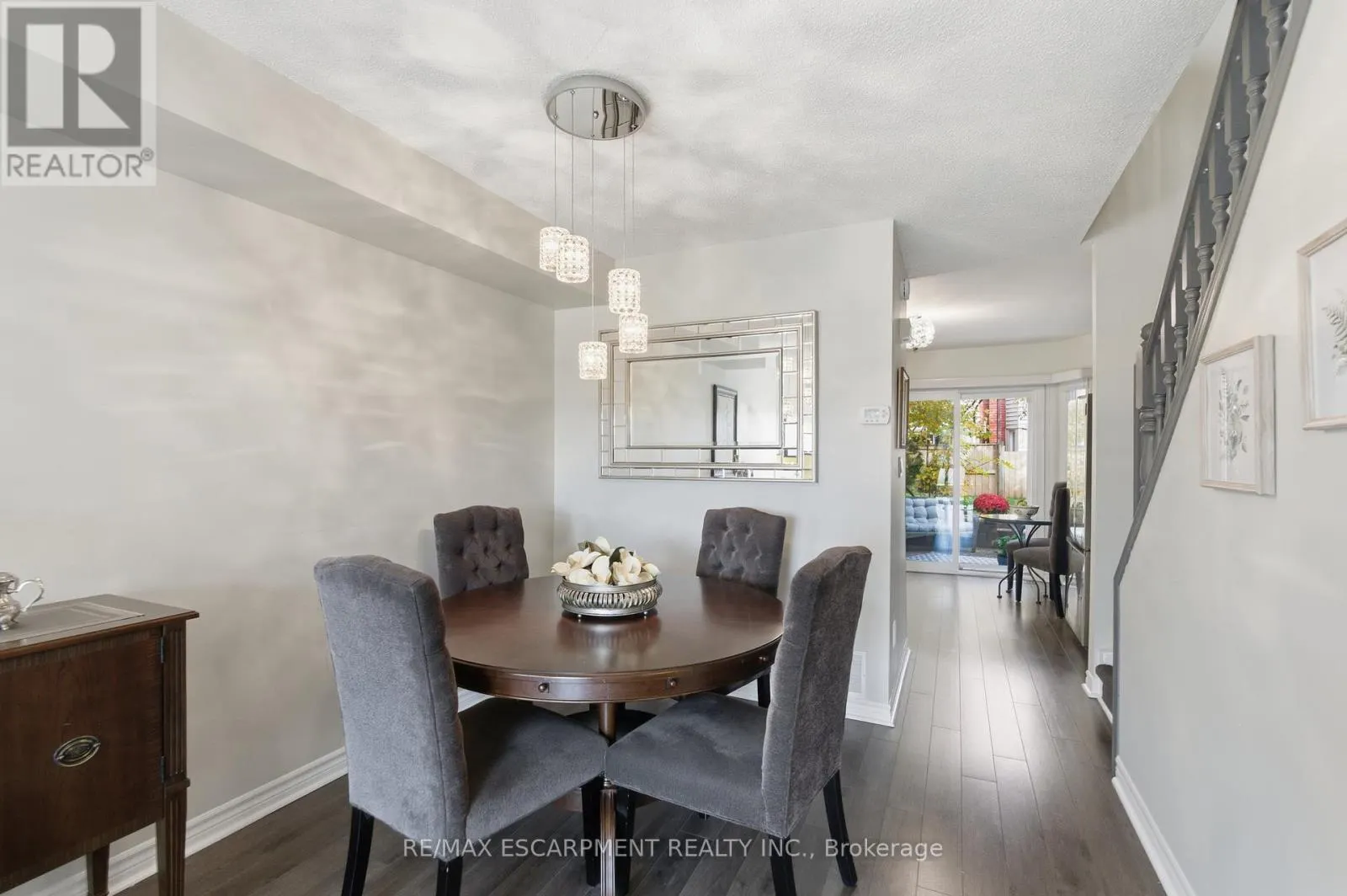 537 - 895 MAPLE AVENUE