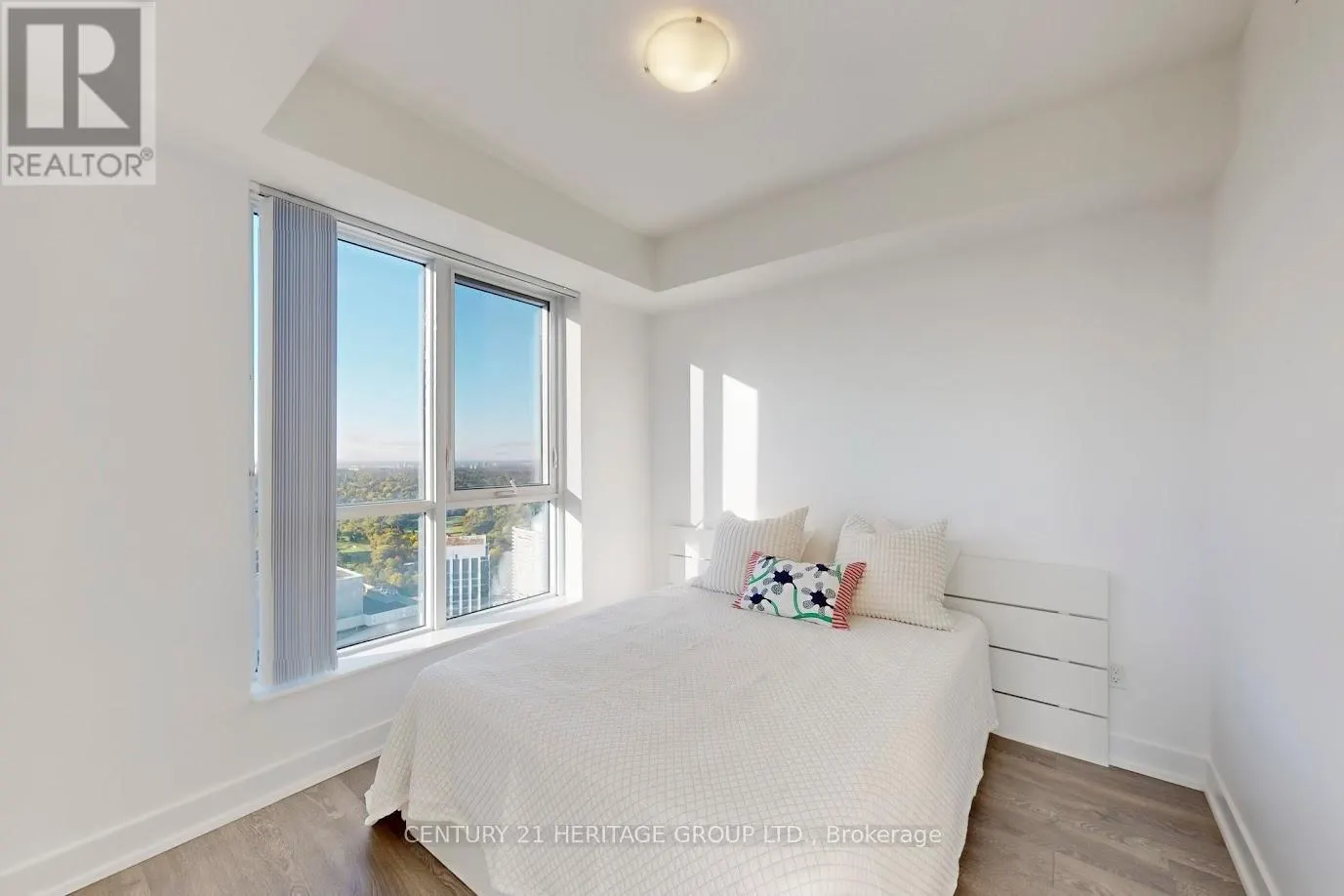 4302 - 7 MABELLE AVENUE