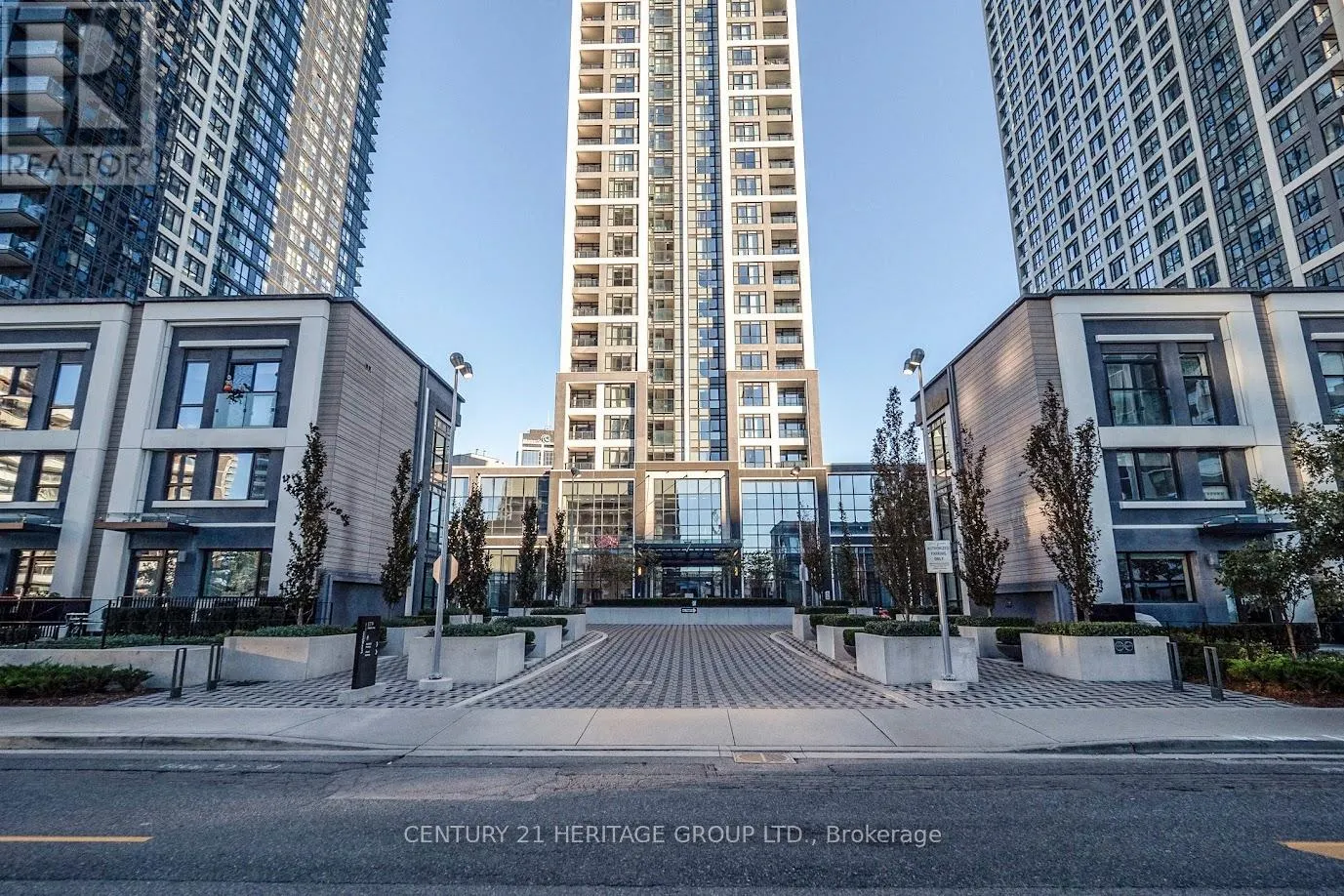 4302 - 7 MABELLE AVENUE