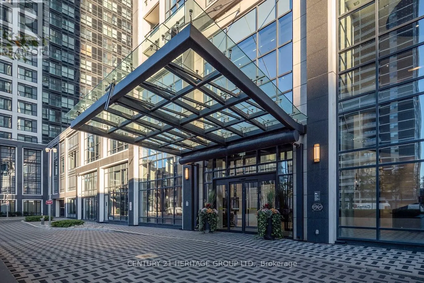 4302 - 7 MABELLE AVENUE