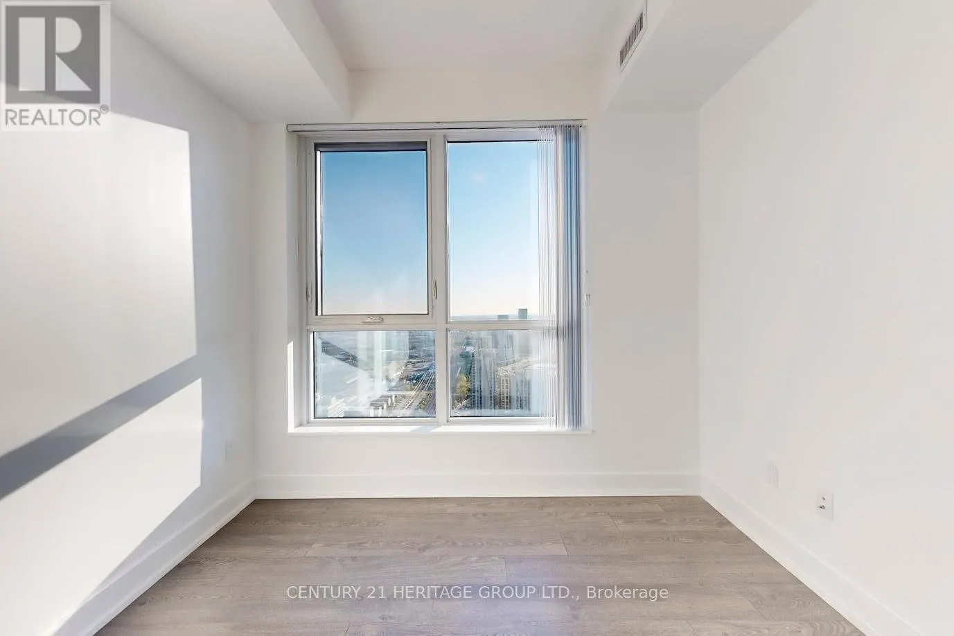 4302 - 7 MABELLE AVENUE