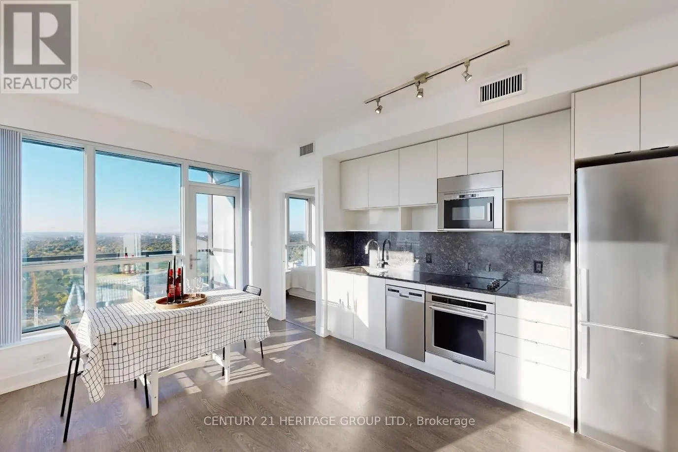 4302 - 7 MABELLE AVENUE