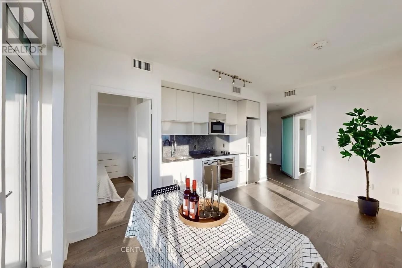 4302 - 7 MABELLE AVENUE