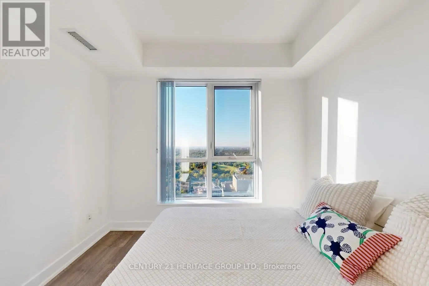 4302 - 7 MABELLE AVENUE