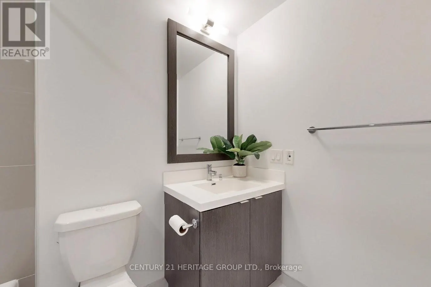 4302 - 7 MABELLE AVENUE