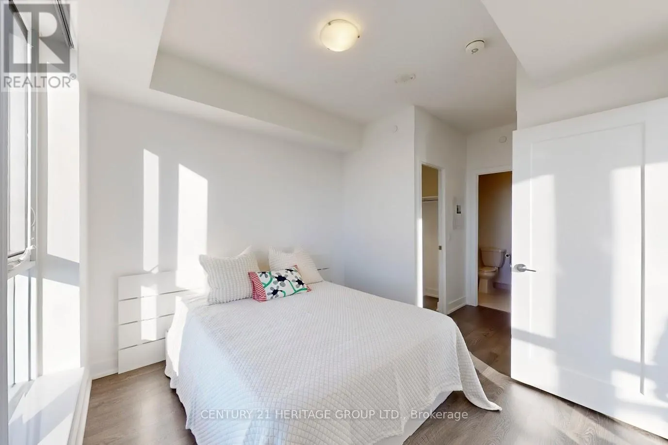 4302 - 7 MABELLE AVENUE