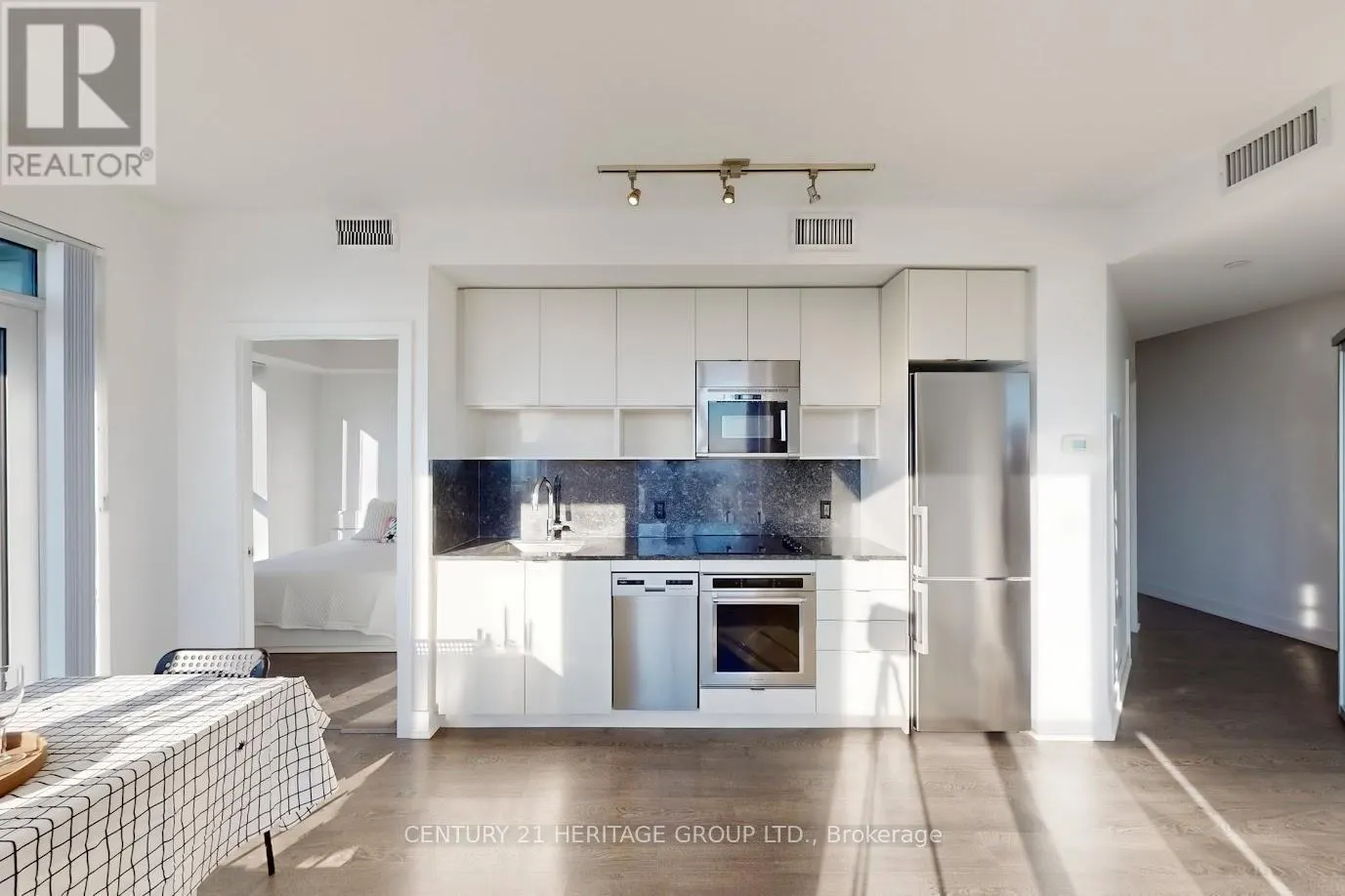 4302 - 7 MABELLE AVENUE