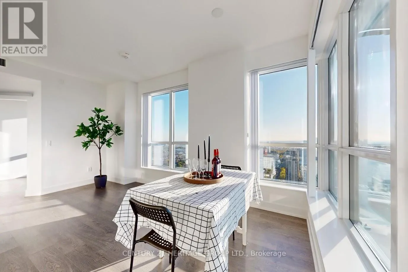 4302 - 7 MABELLE AVENUE