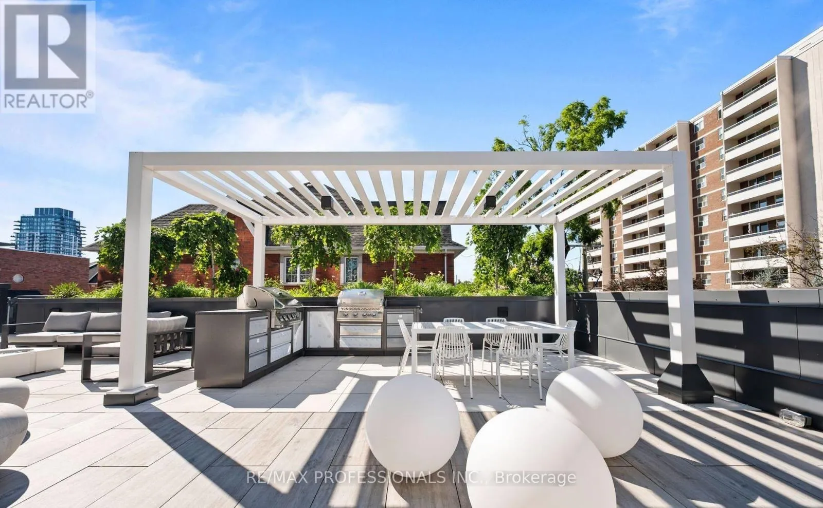 802 - 370 MARTHA STREET