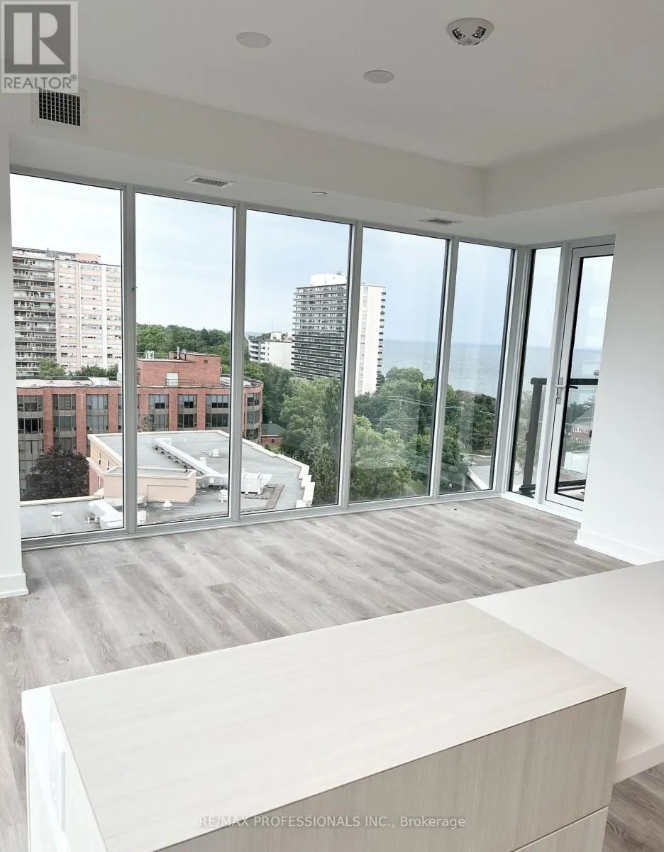 802 - 370 MARTHA STREET