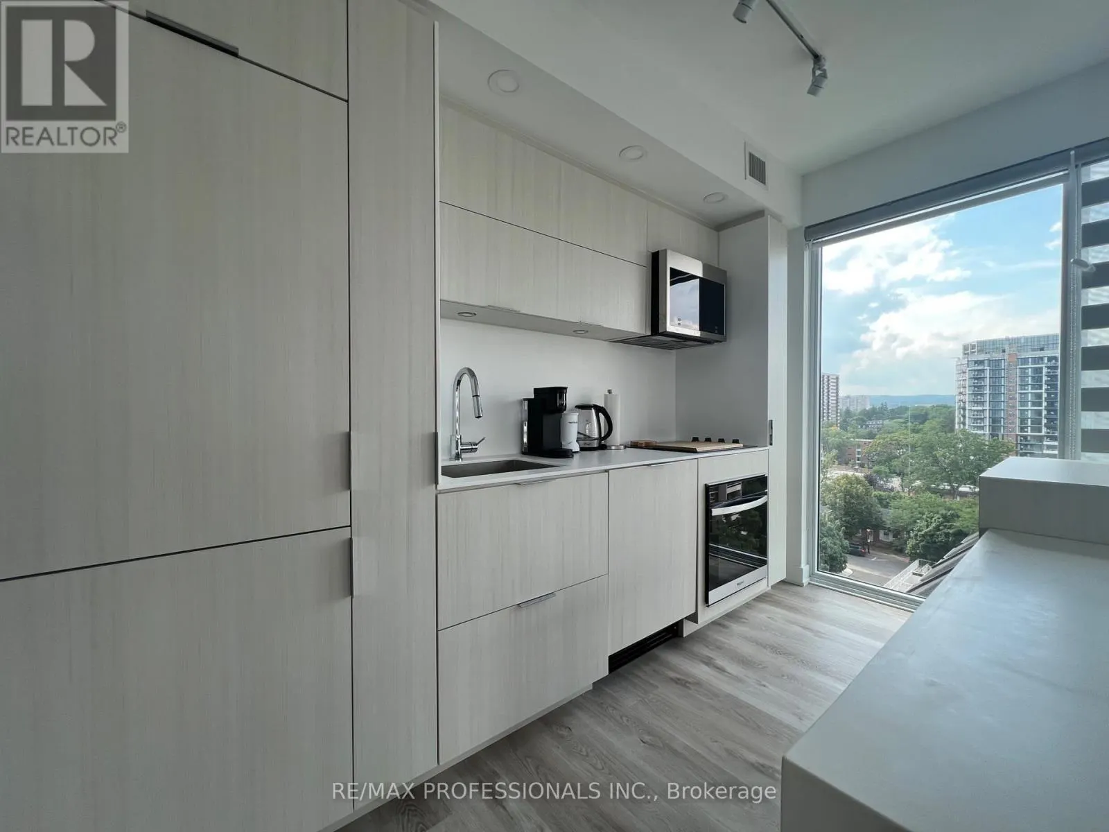 802 - 370 MARTHA STREET