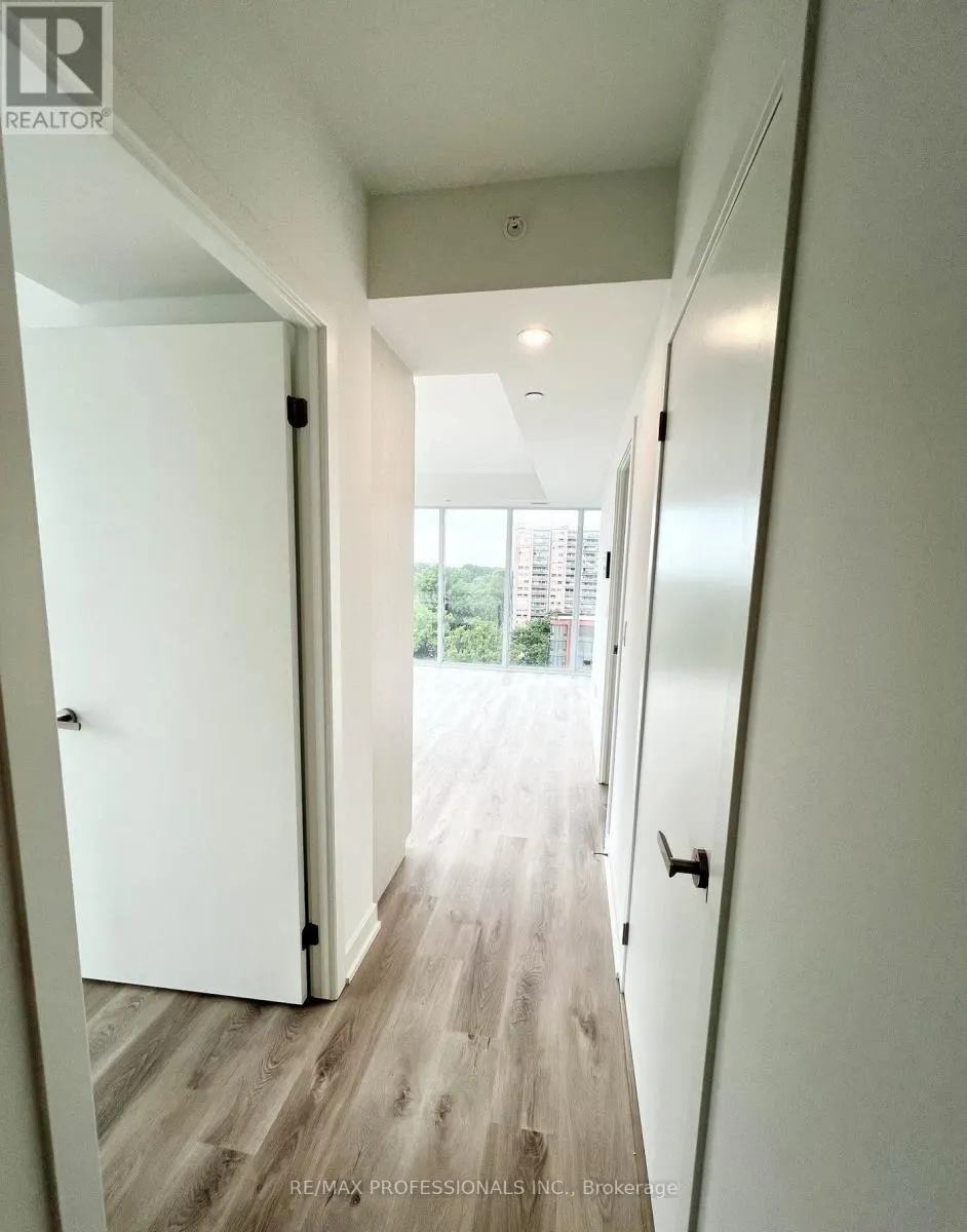 802 - 370 MARTHA STREET