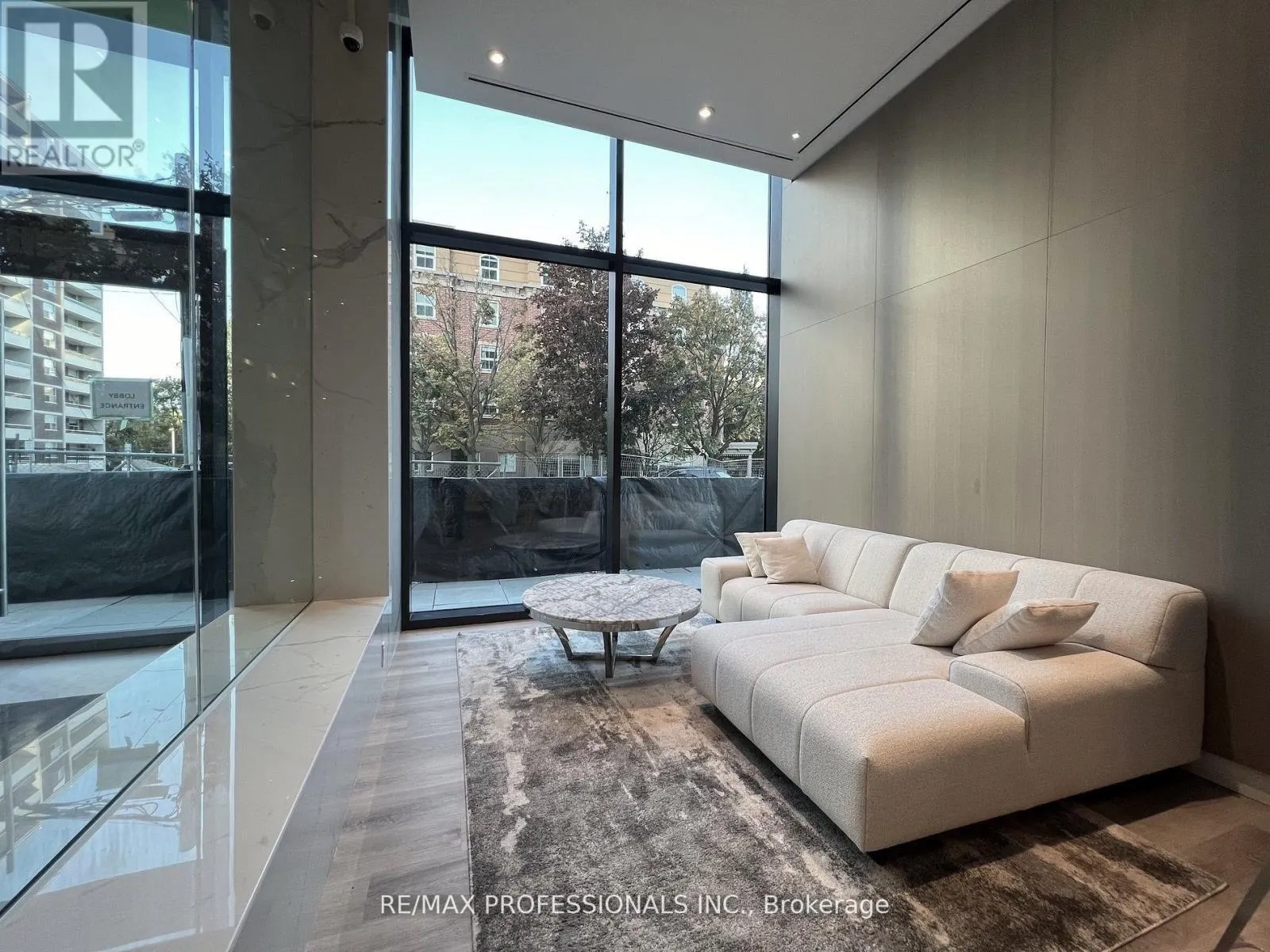 802 - 370 MARTHA STREET