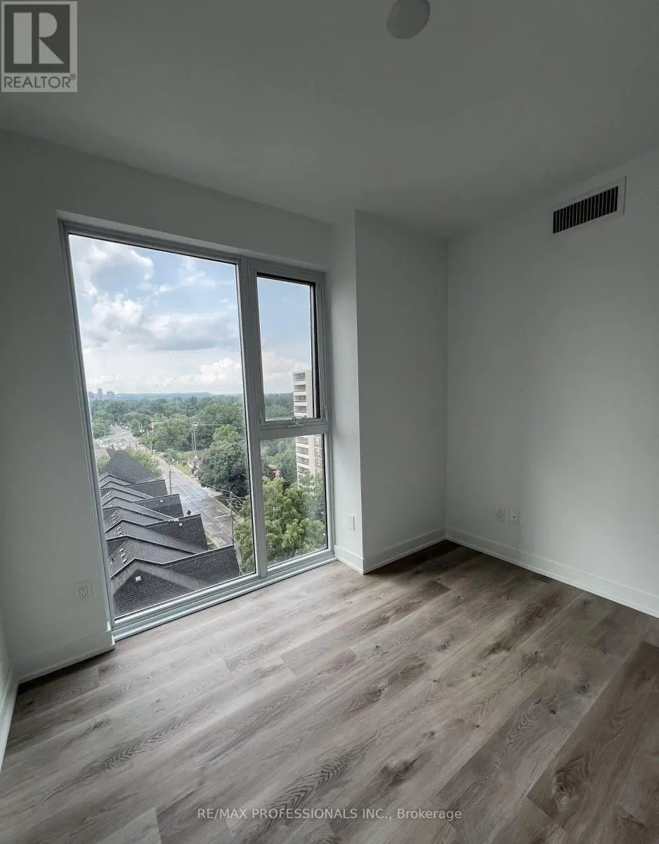 802 - 370 MARTHA STREET