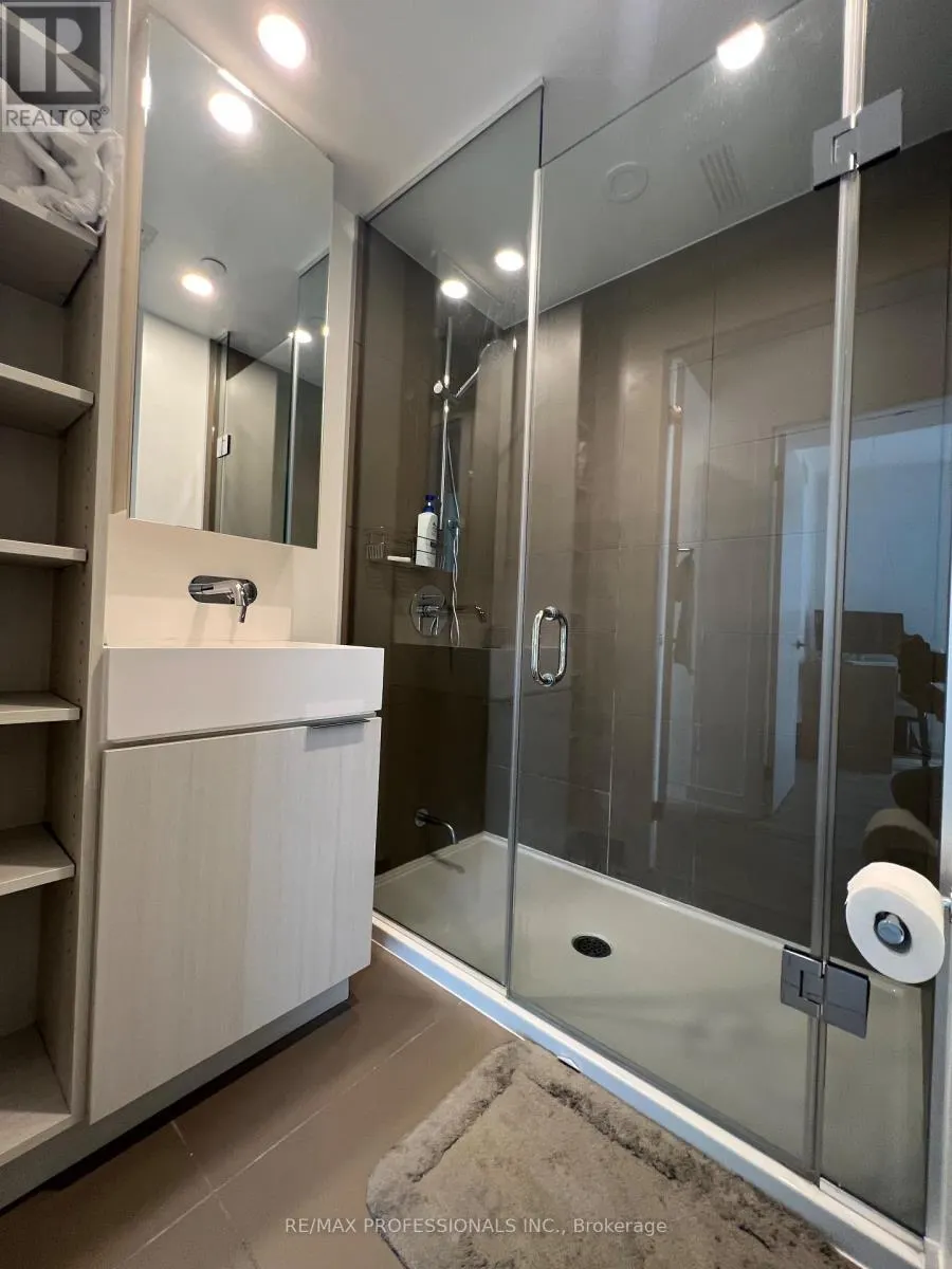 802 - 370 MARTHA STREET