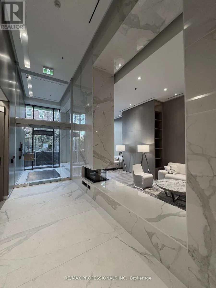 802 - 370 MARTHA STREET