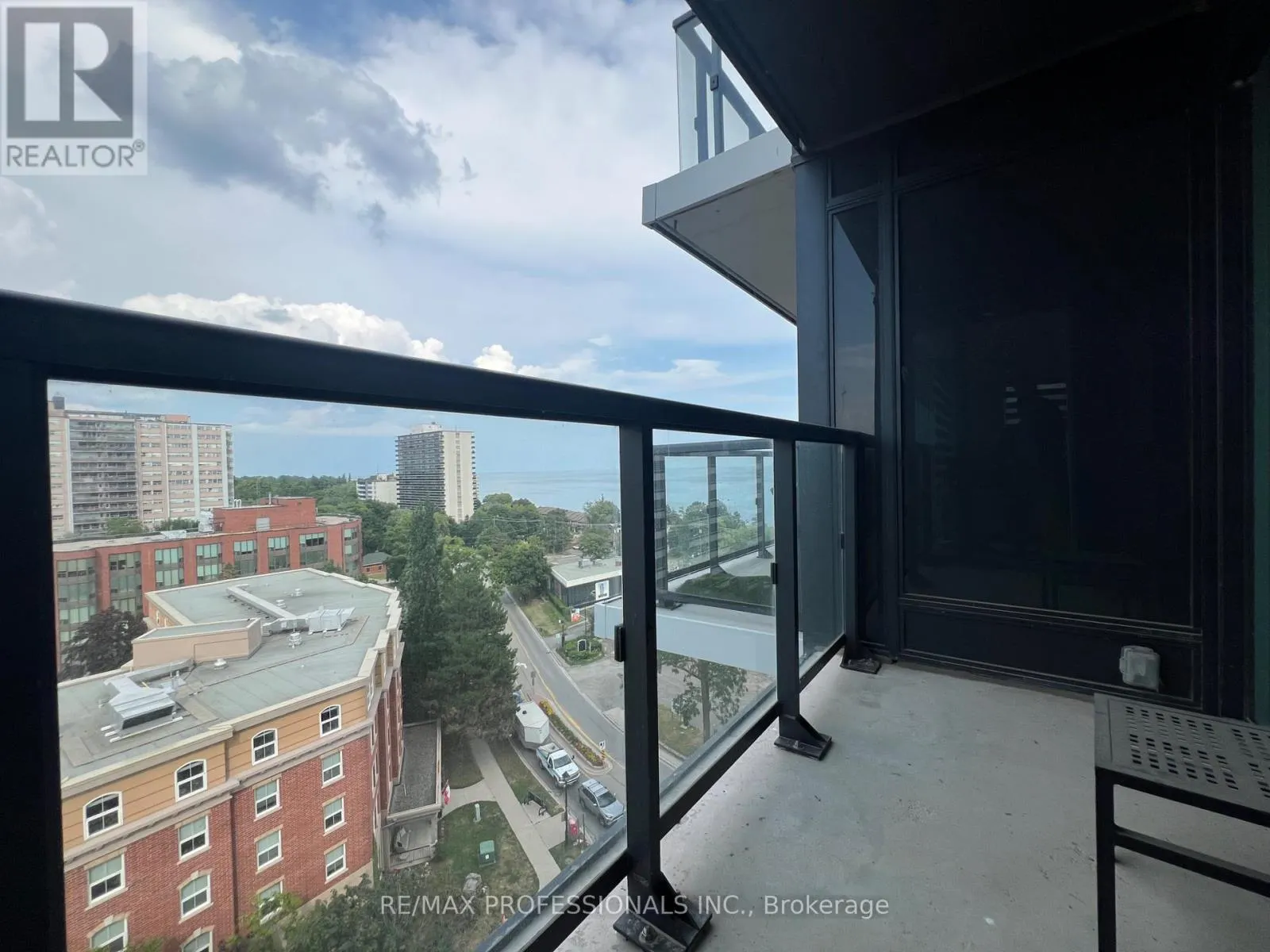 802 - 370 MARTHA STREET